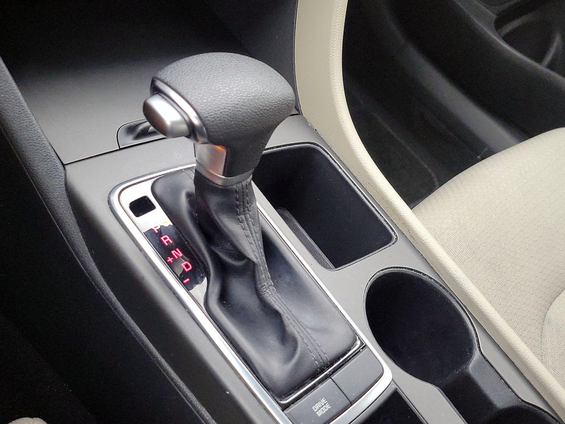 Thumbnail: 2017 Kia Optima - 17