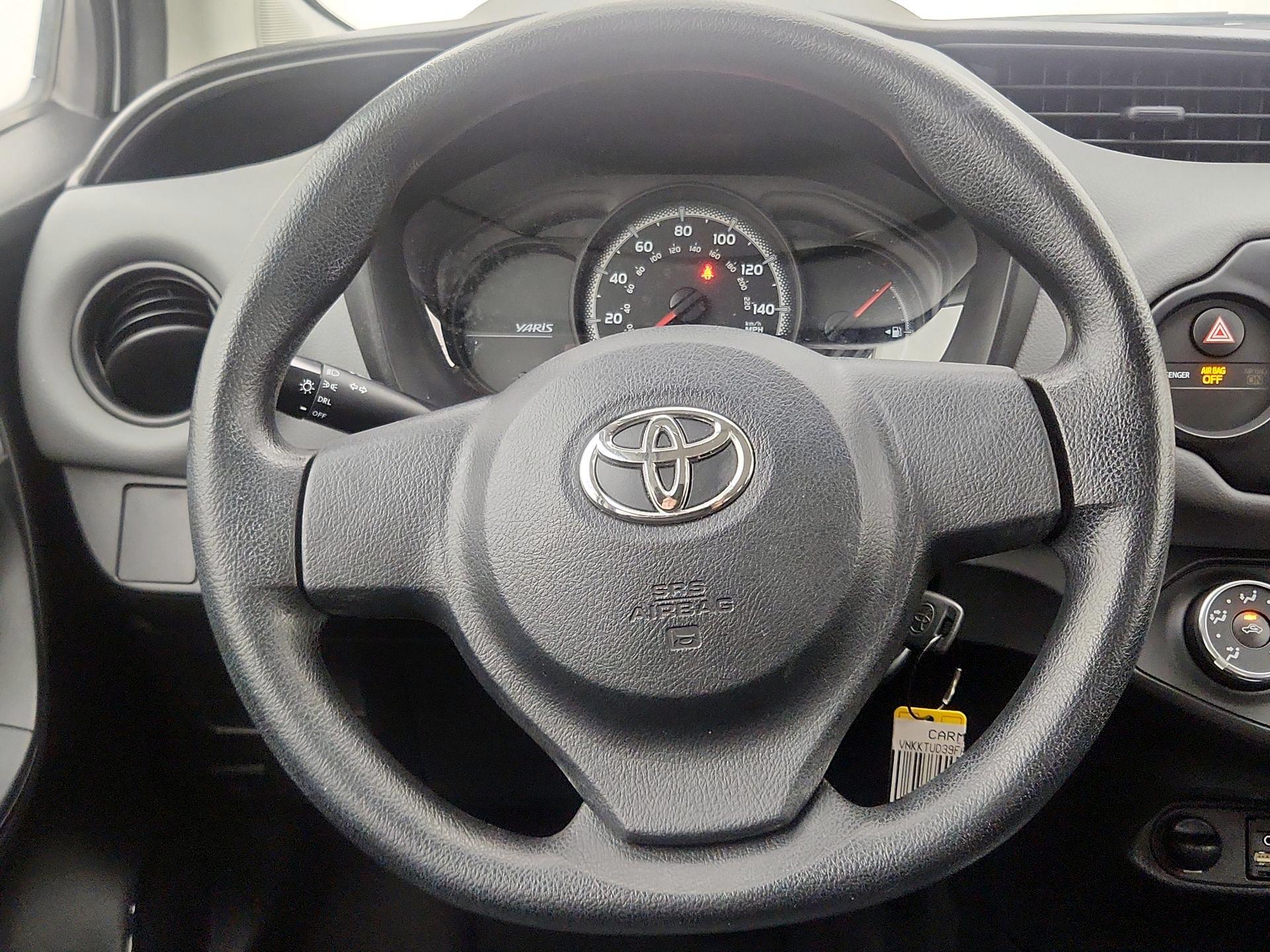 Thumbnail: 2015 Toyota Yaris - 10