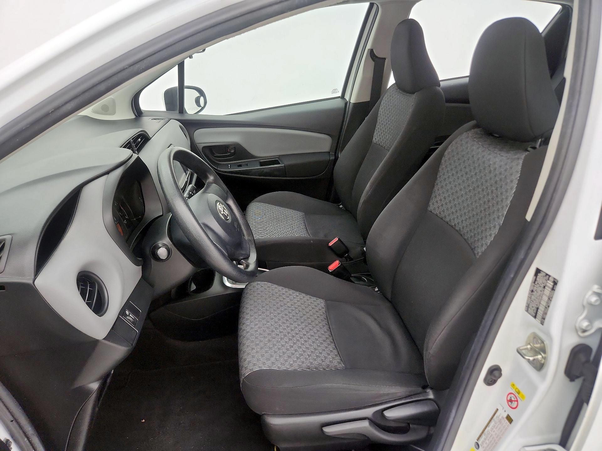 Thumbnail: 2015 Toyota Yaris - 11