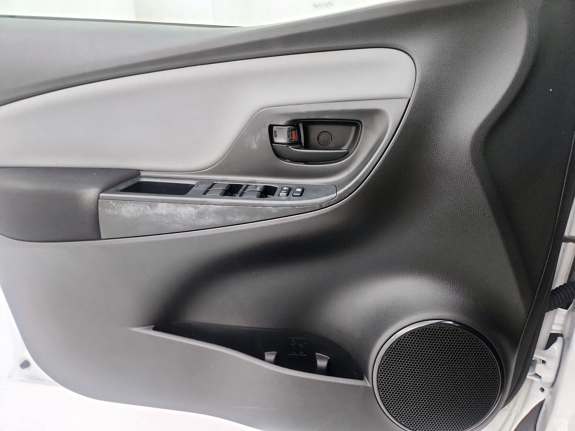 Thumbnail: 2015 Toyota Yaris - 12