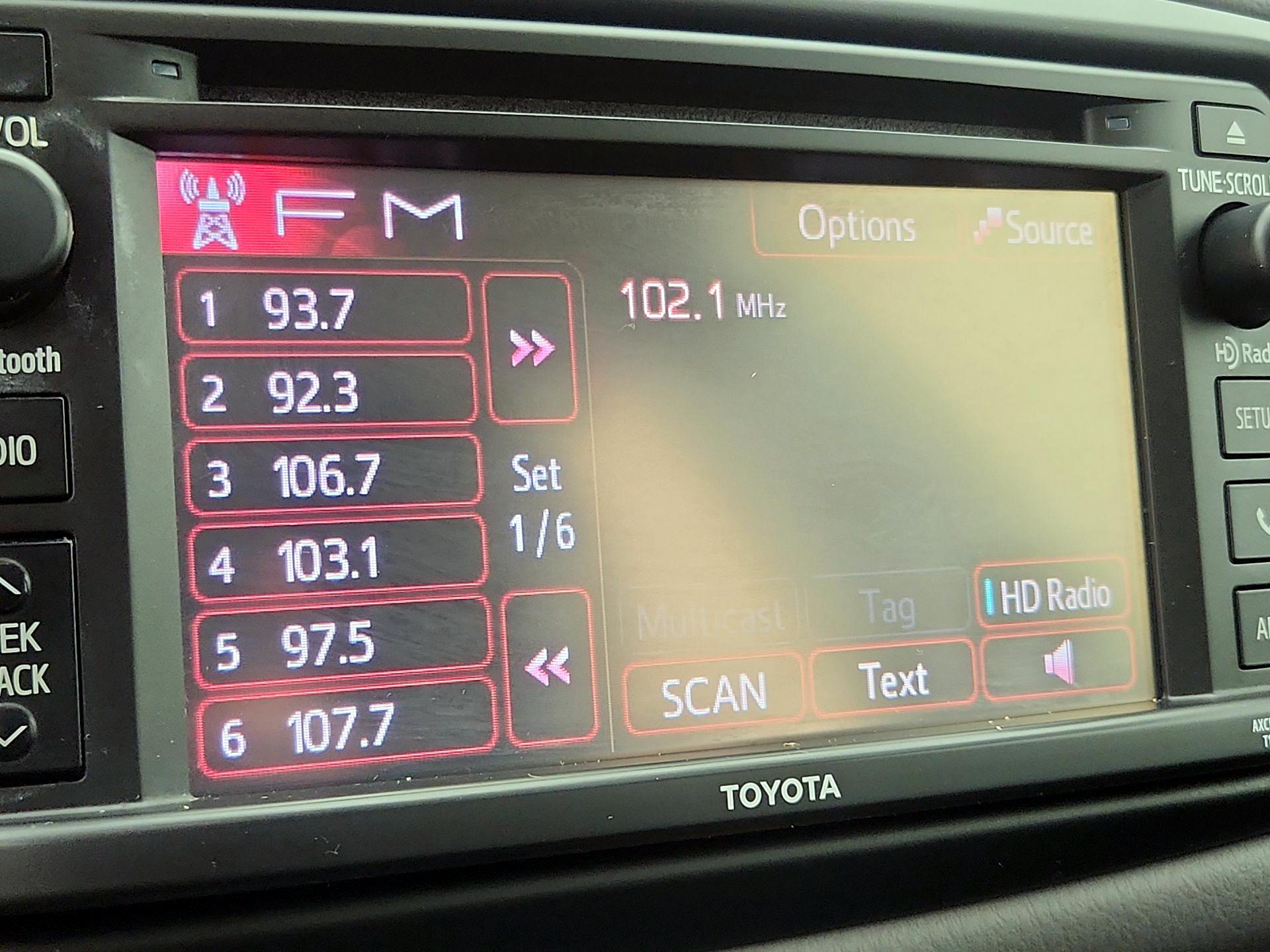 Thumbnail: 2015 Toyota Yaris - 14