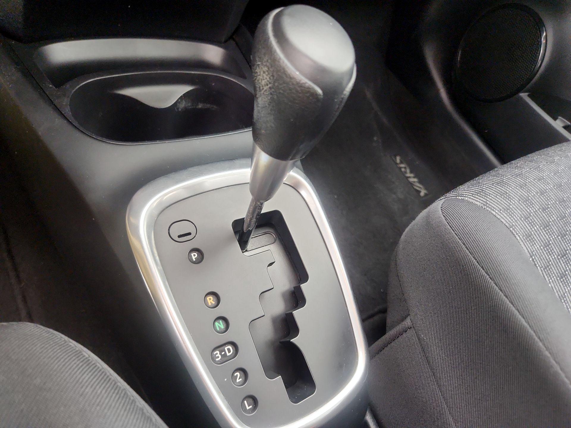 Thumbnail: 2015 Toyota Yaris - 16