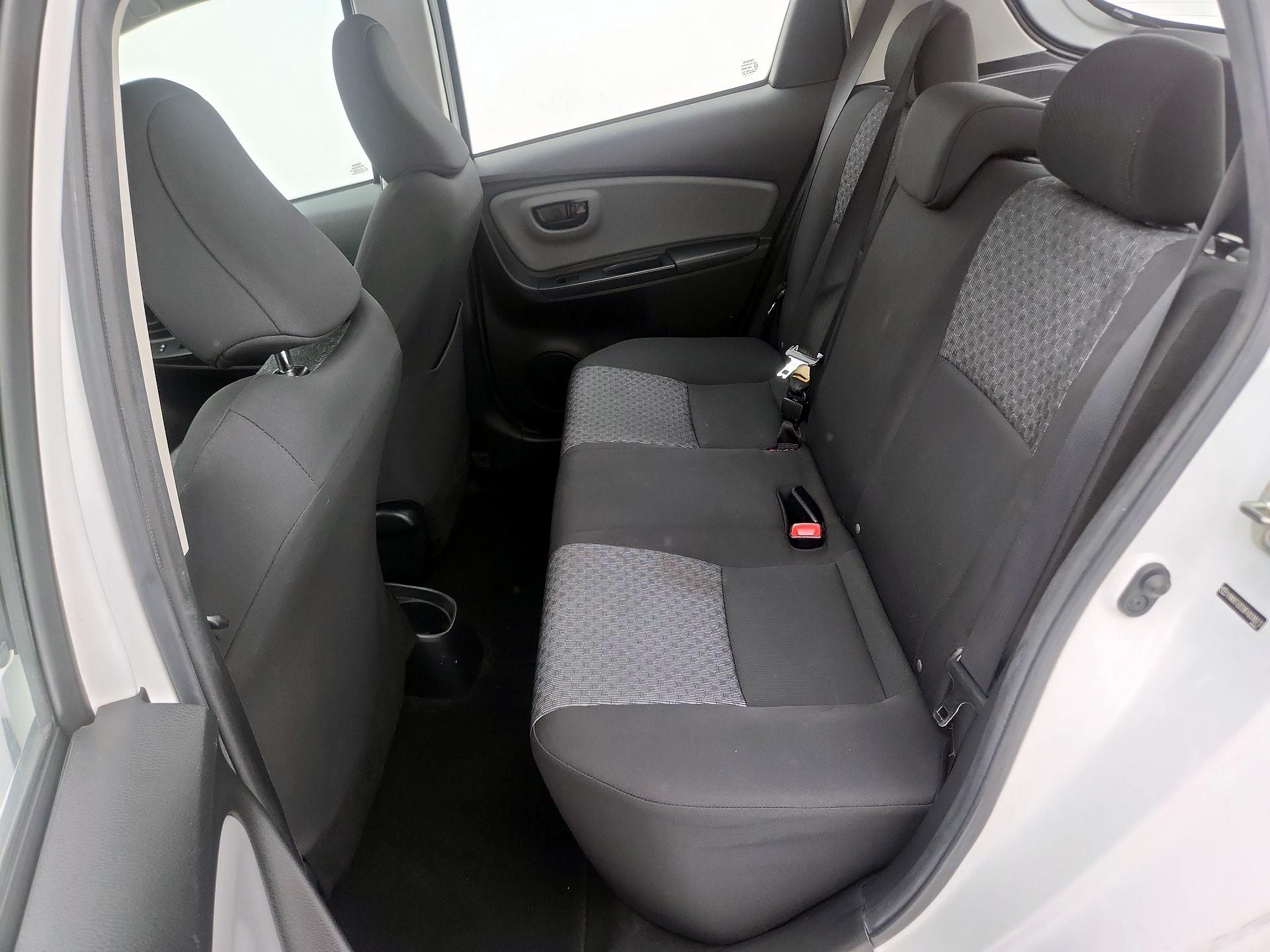 Thumbnail: 2015 Toyota Yaris - 18