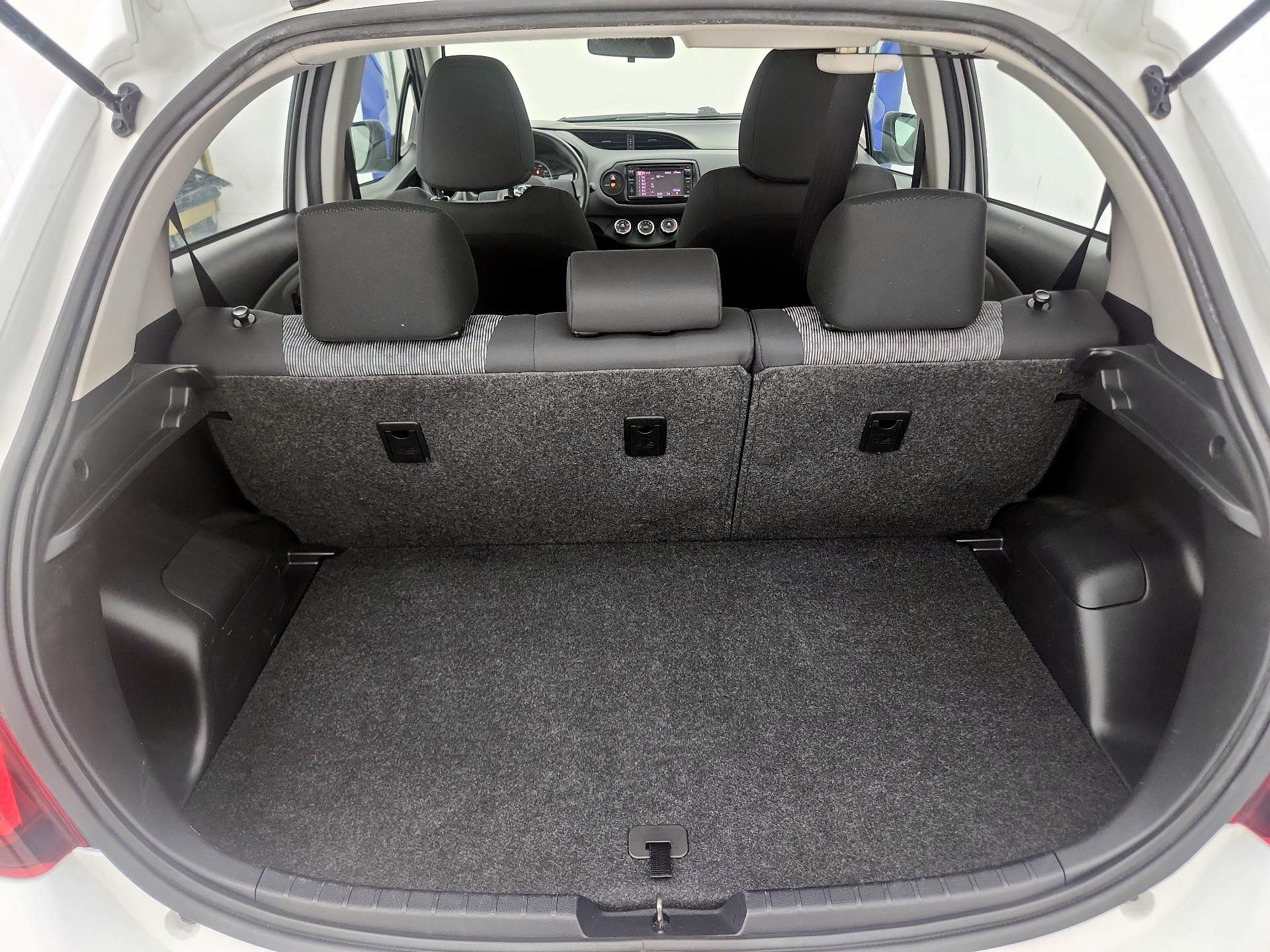Thumbnail: 2015 Toyota Yaris - 19