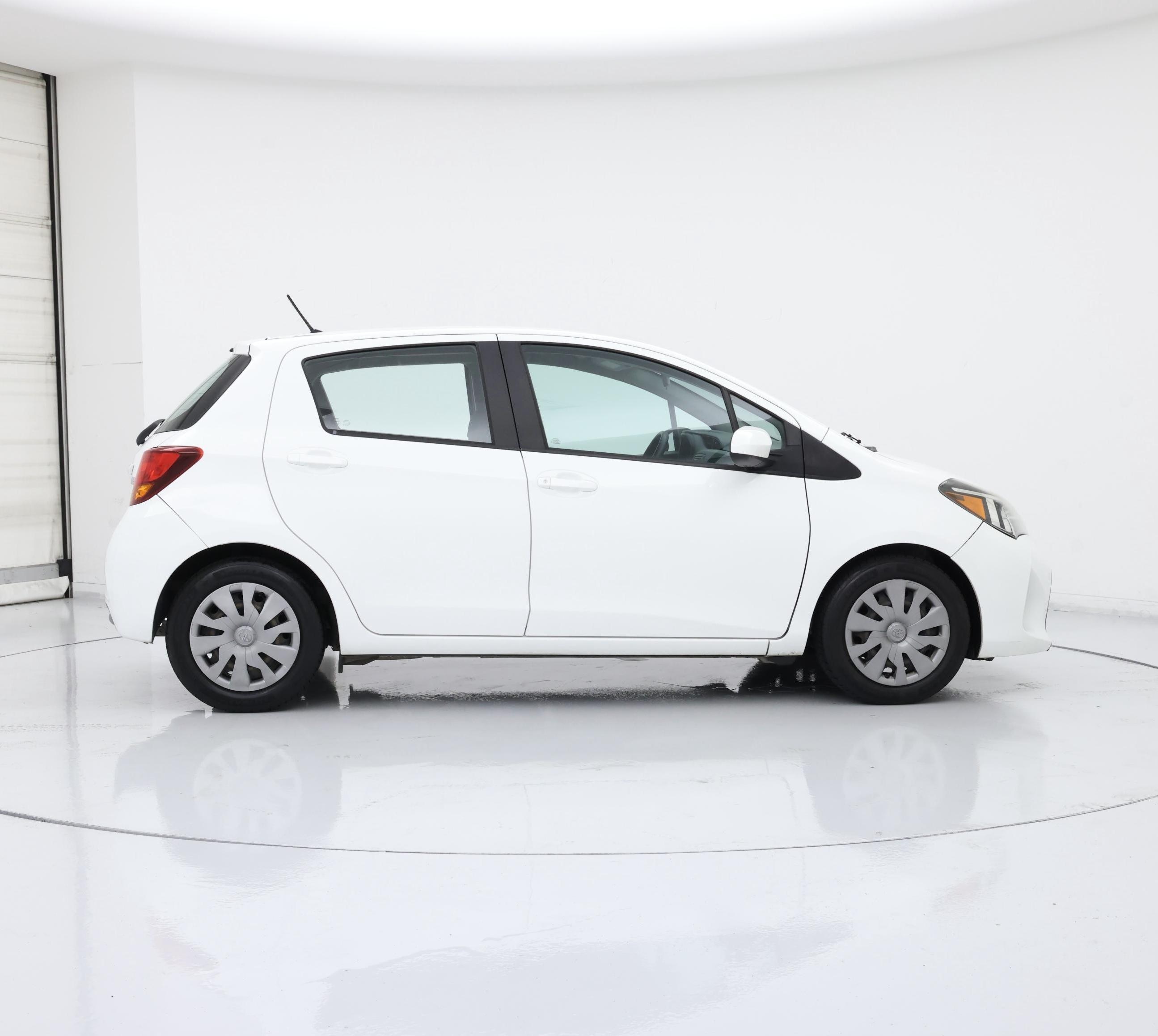 Thumbnail: 2015 Toyota Yaris - 7