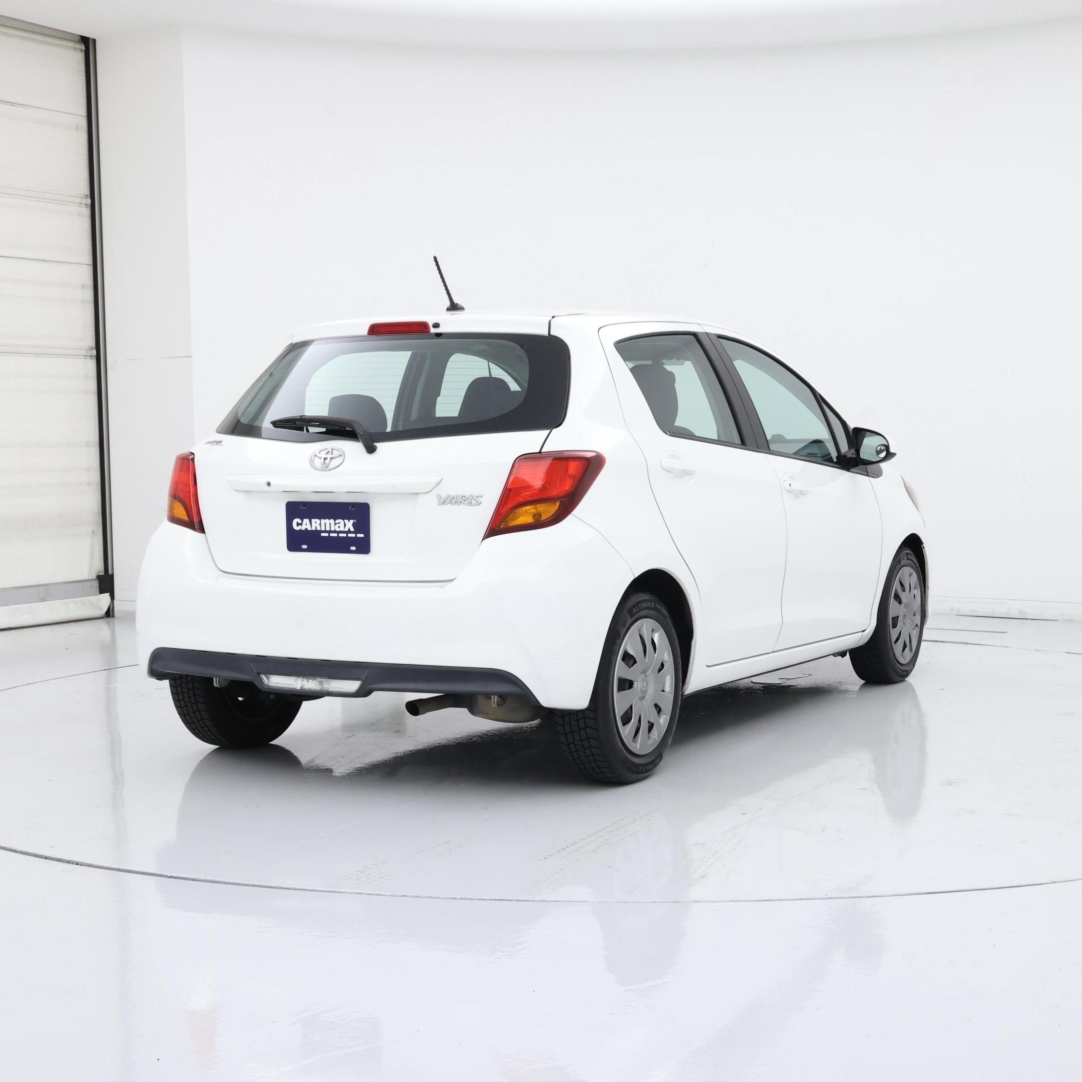 Thumbnail: 2015 Toyota Yaris - 8