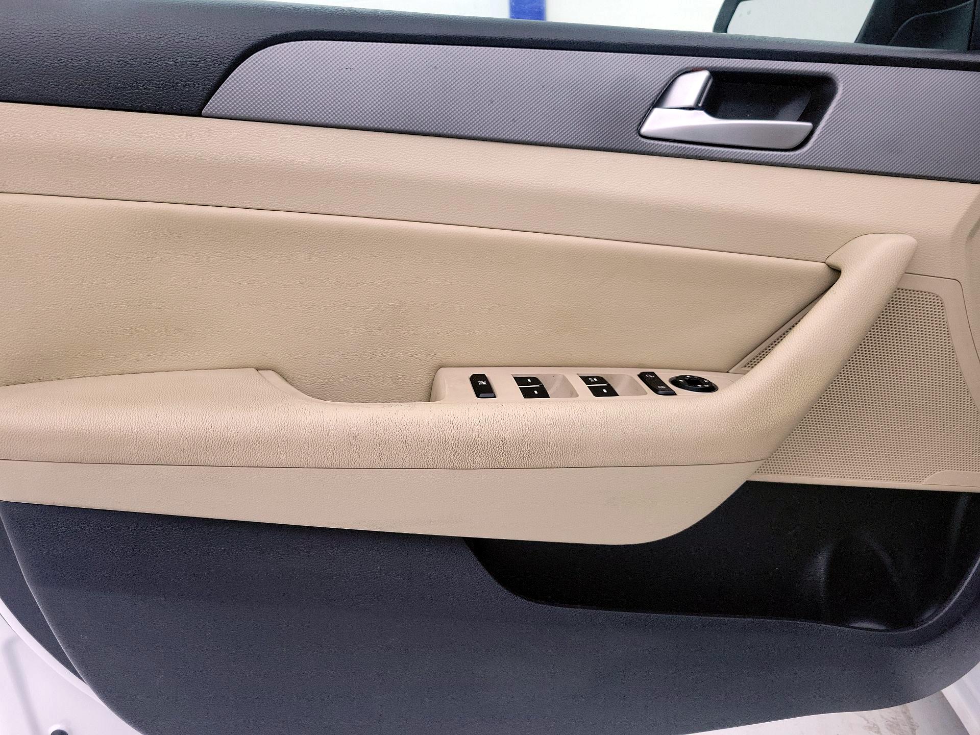 Thumbnail: 2015 Hyundai Sonata - 12