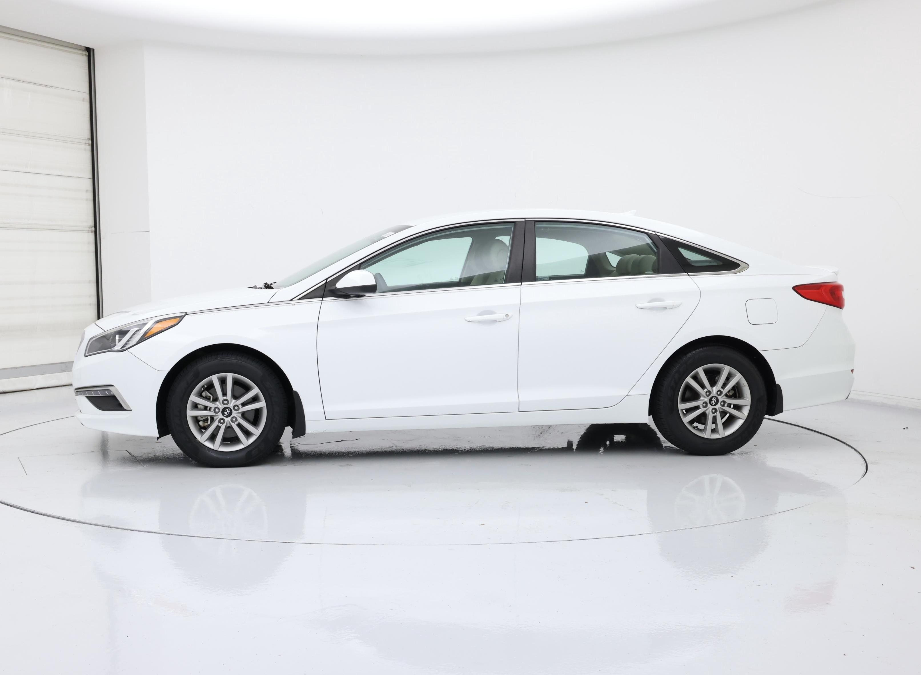 Thumbnail: 2015 Hyundai Sonata - 3