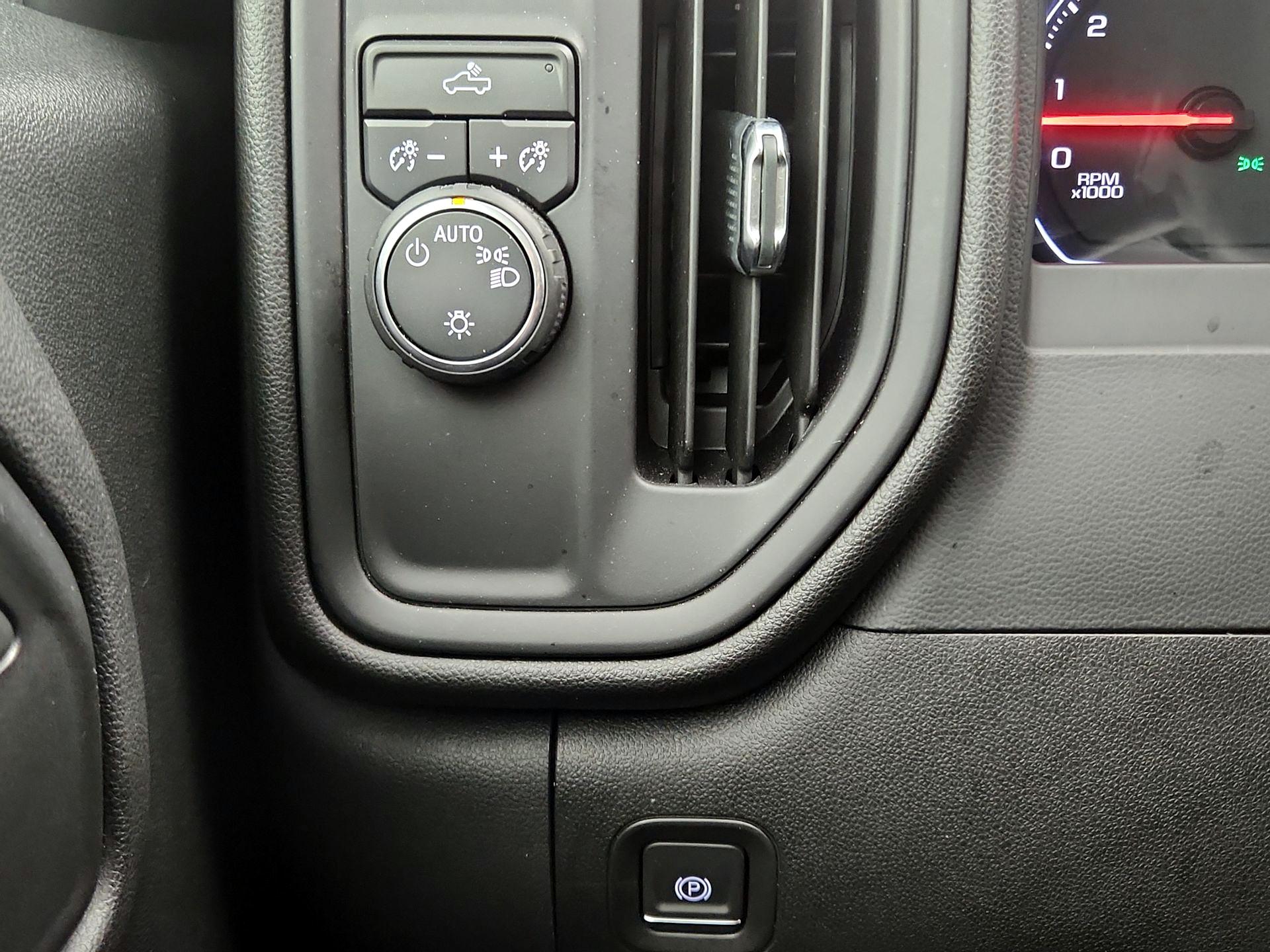 Thumbnail: 2020 Chevrolet Silverado 1500 - 13