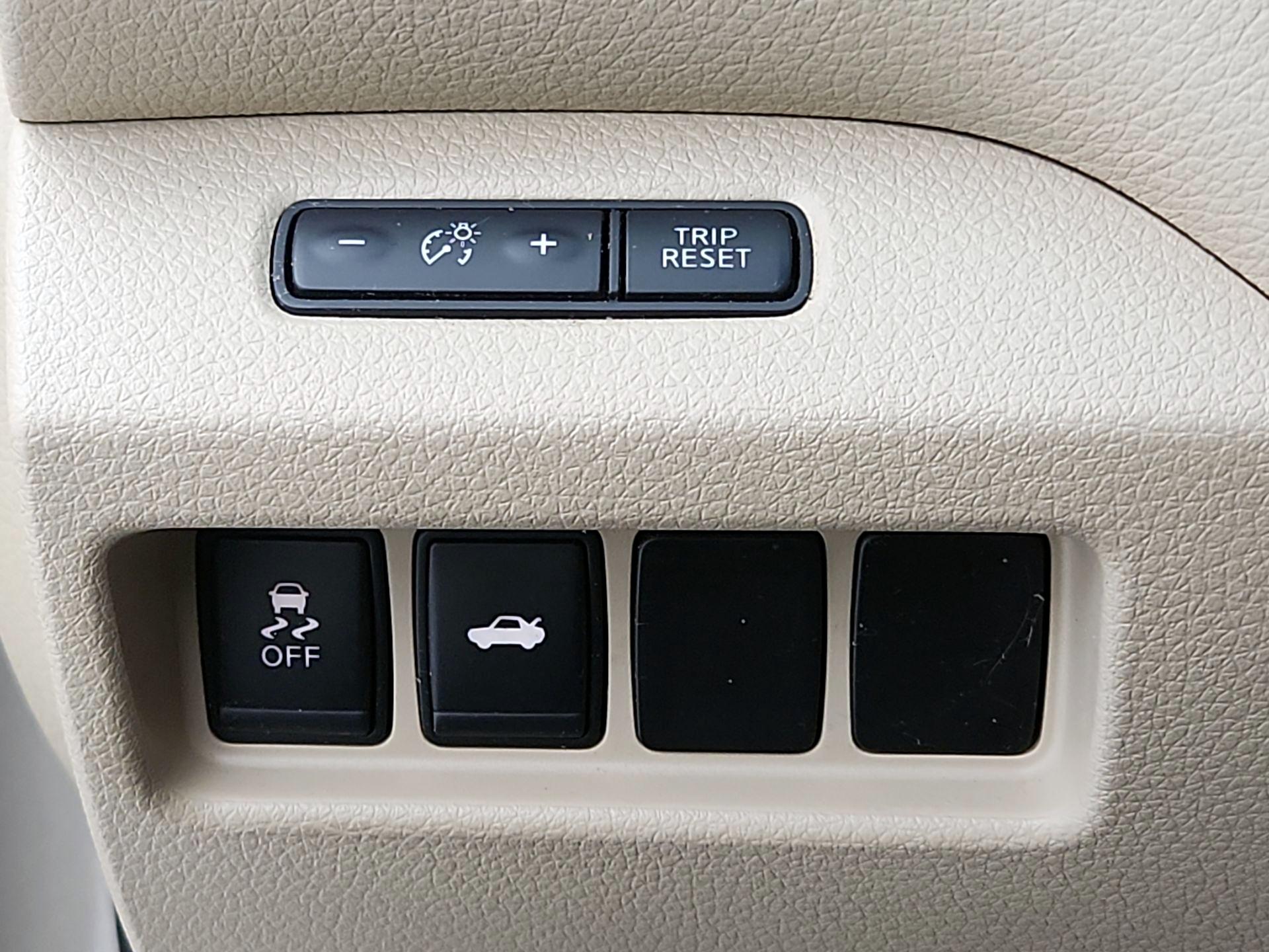 Thumbnail: 2014 Nissan Altima - 13