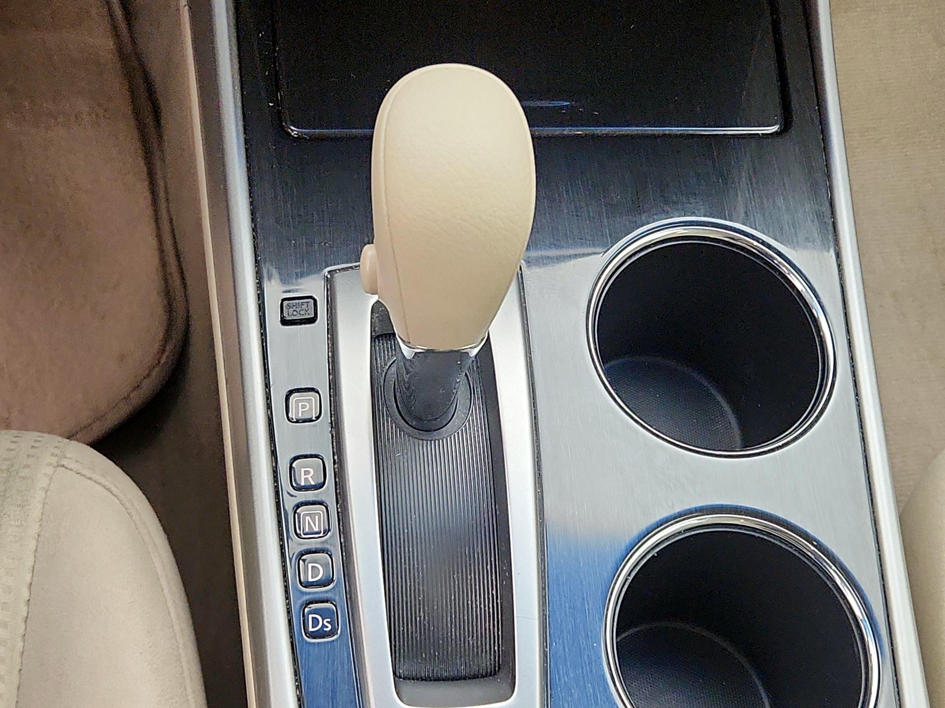 Thumbnail: 2014 Nissan Altima - 17