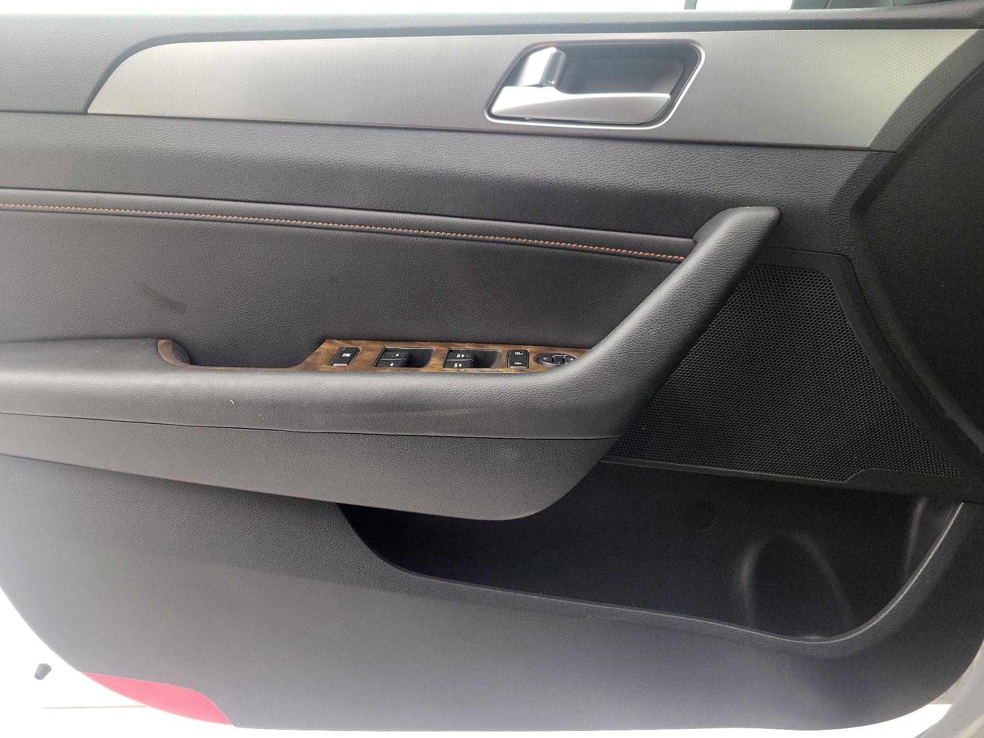 Thumbnail: 2015 Hyundai Sonata - 12