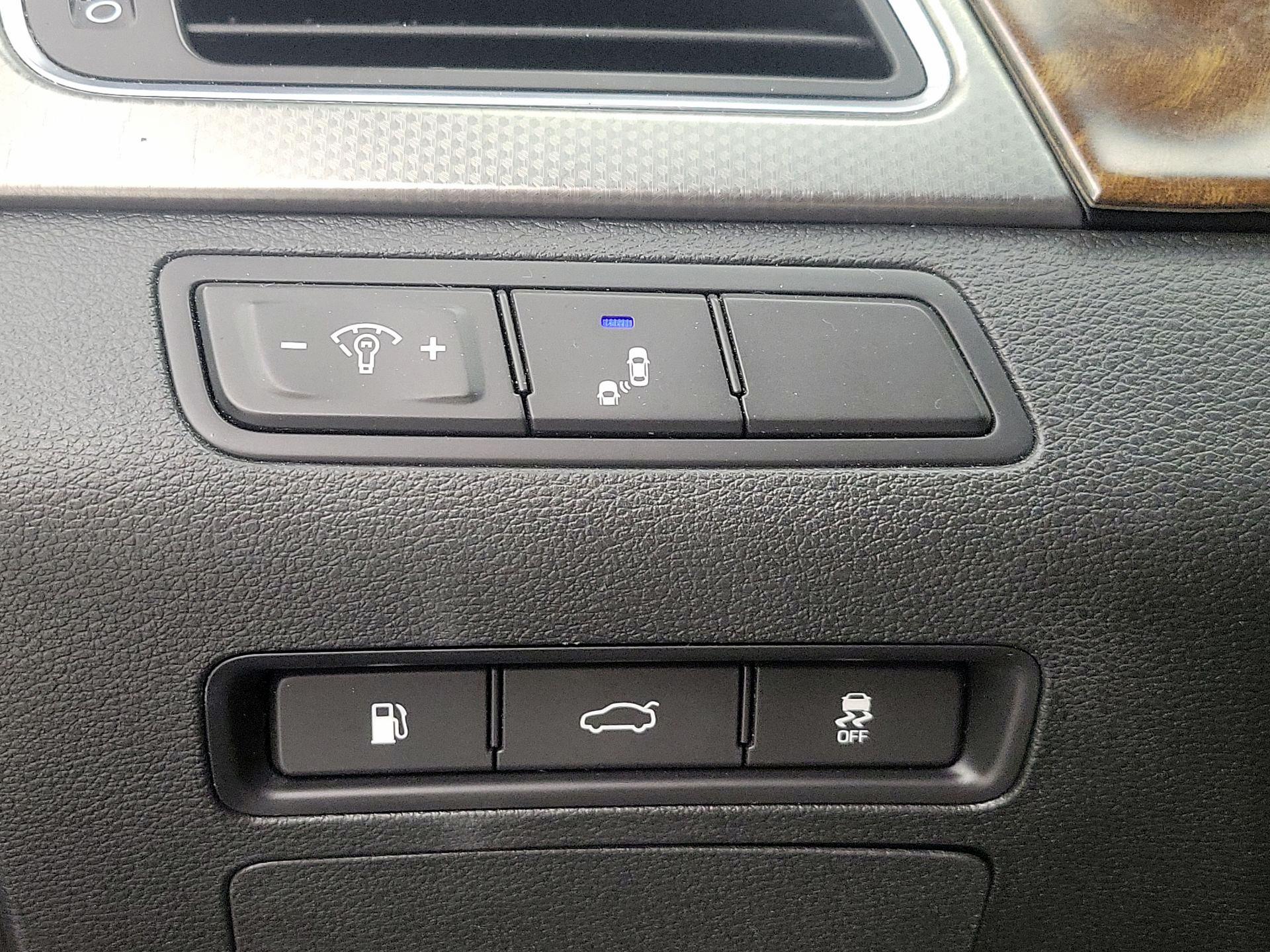 Thumbnail: 2015 Hyundai Sonata - 13