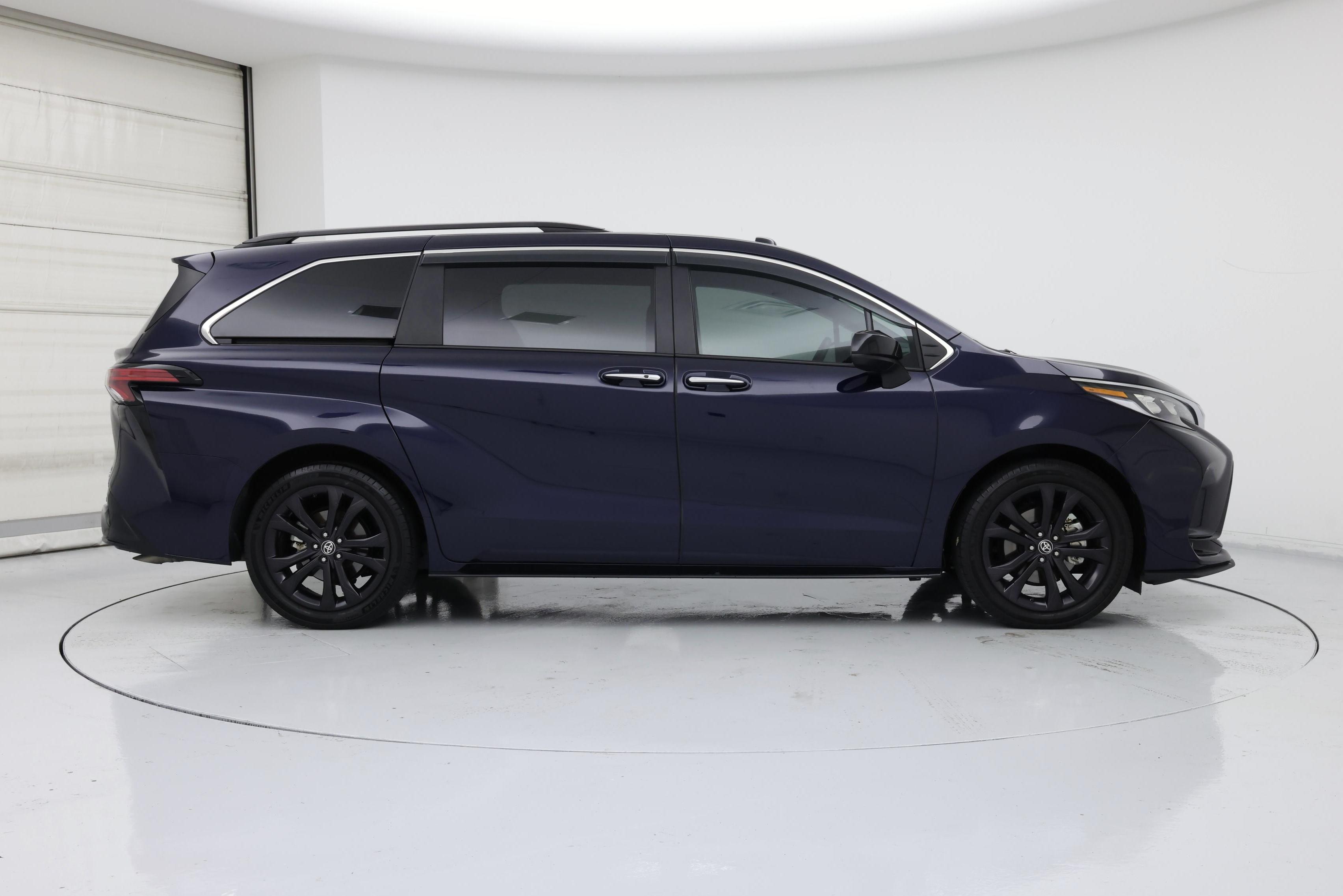 Thumbnail: 2022 Toyota Sienna - 7