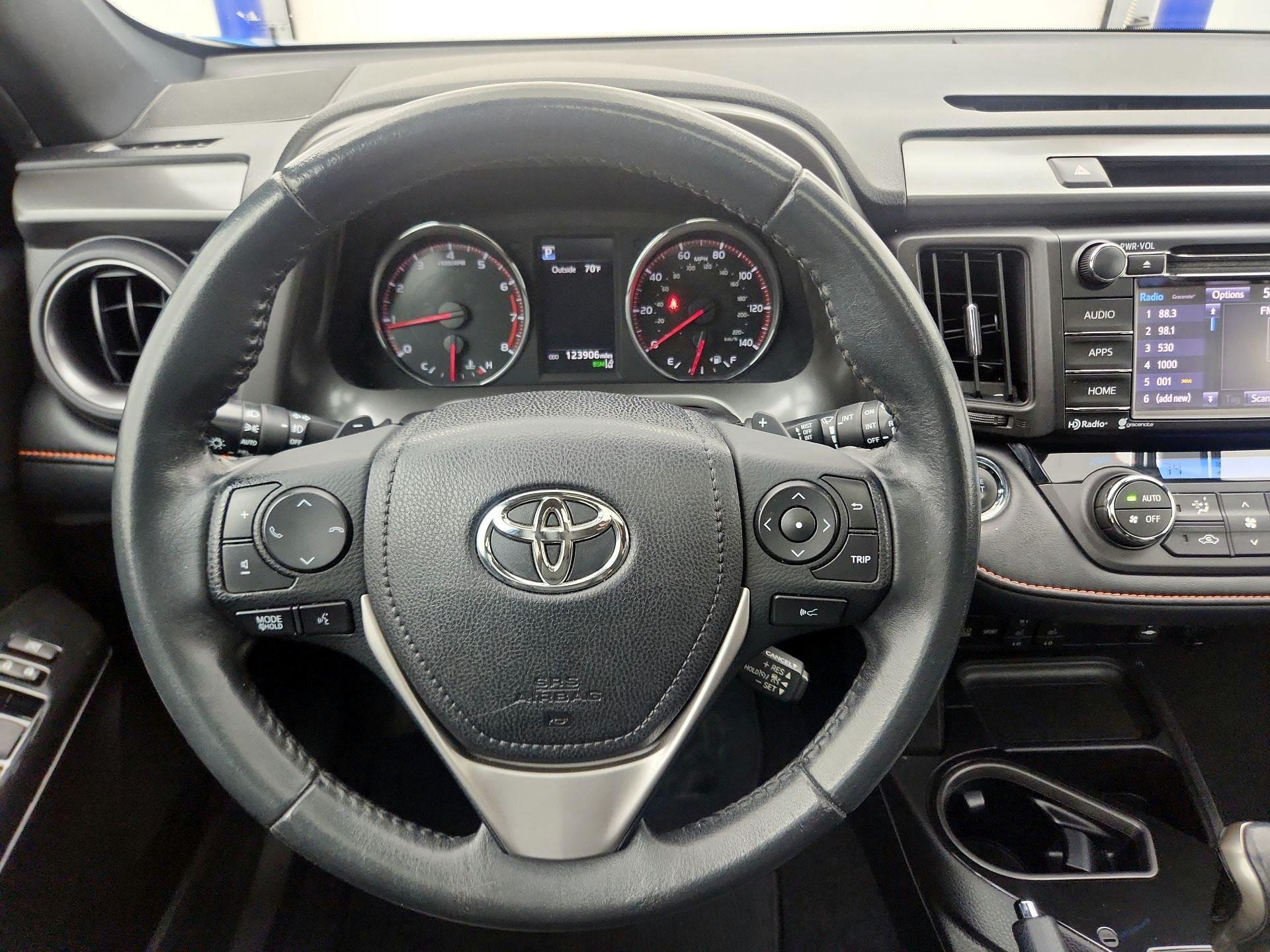 Thumbnail: 2018 Toyota RAV4 - 10