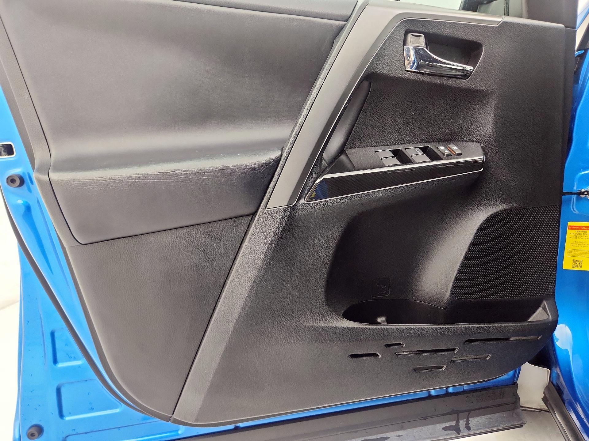 Thumbnail: 2018 Toyota RAV4 - 12