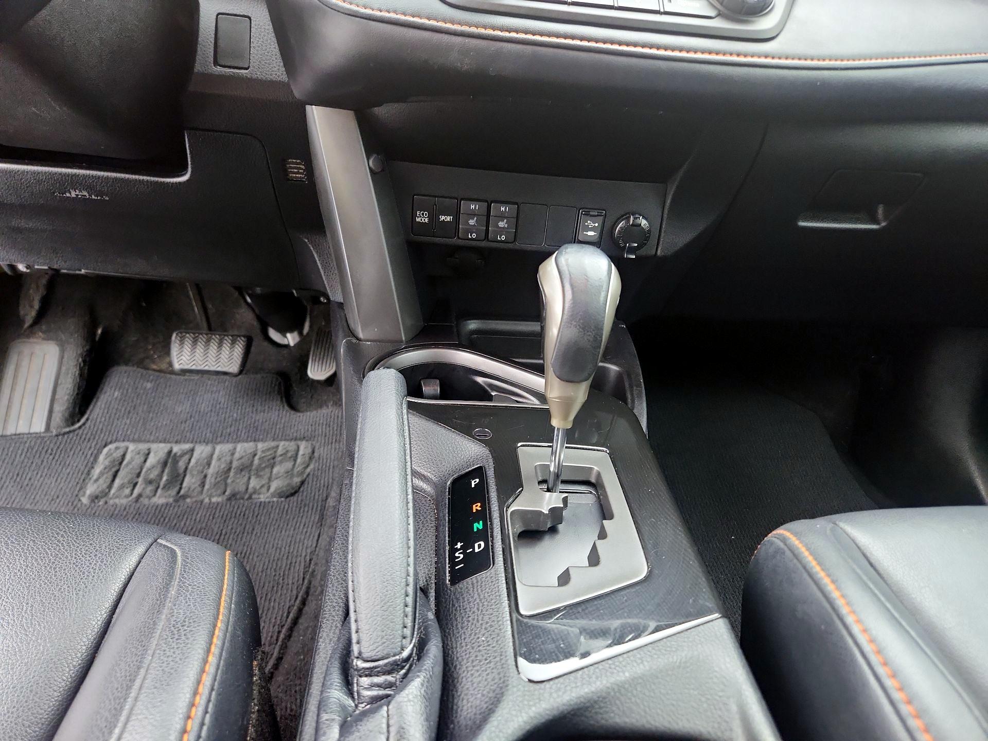 Thumbnail: 2018 Toyota RAV4 - 17