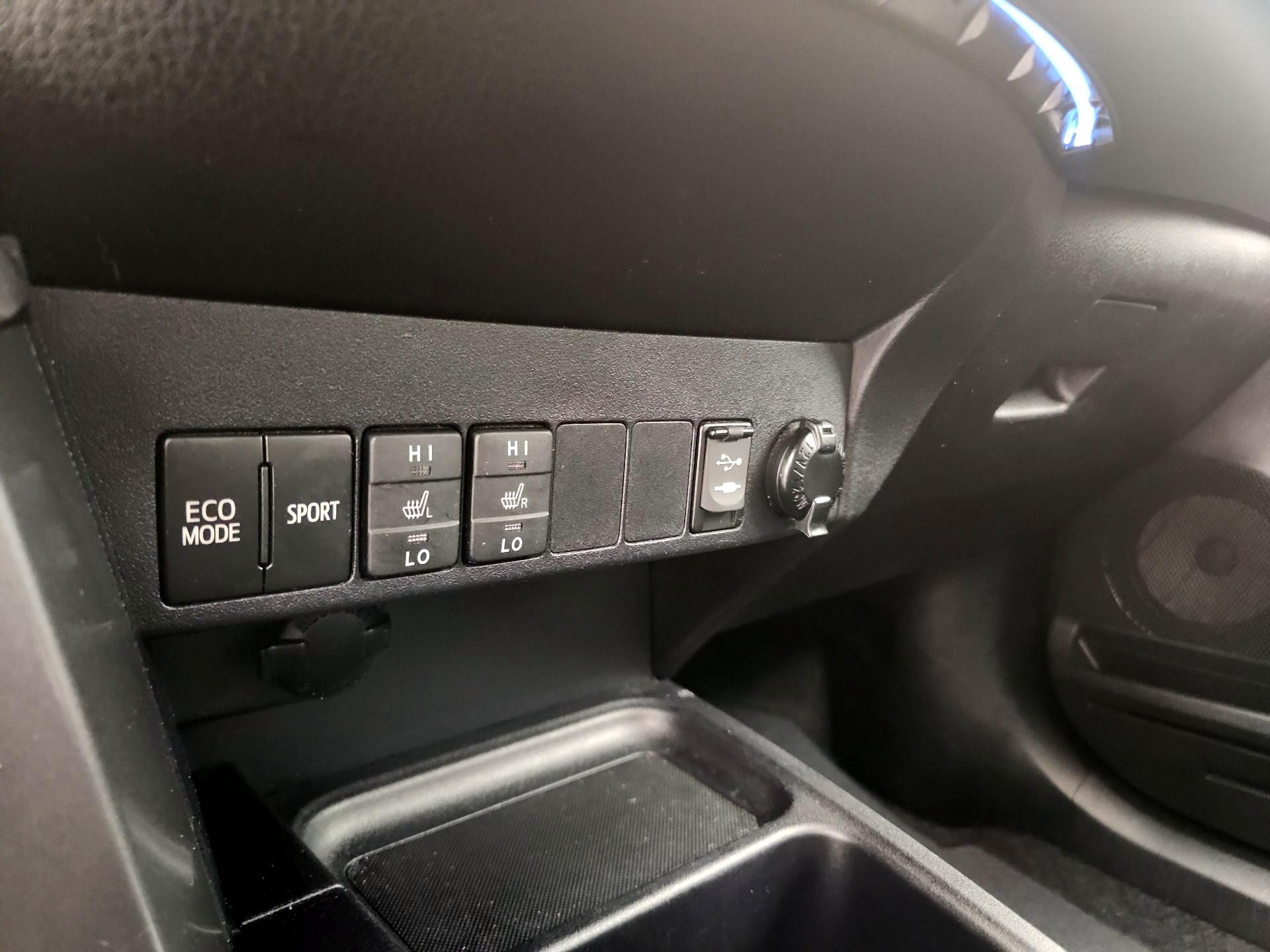 Thumbnail: 2018 Toyota RAV4 - 18