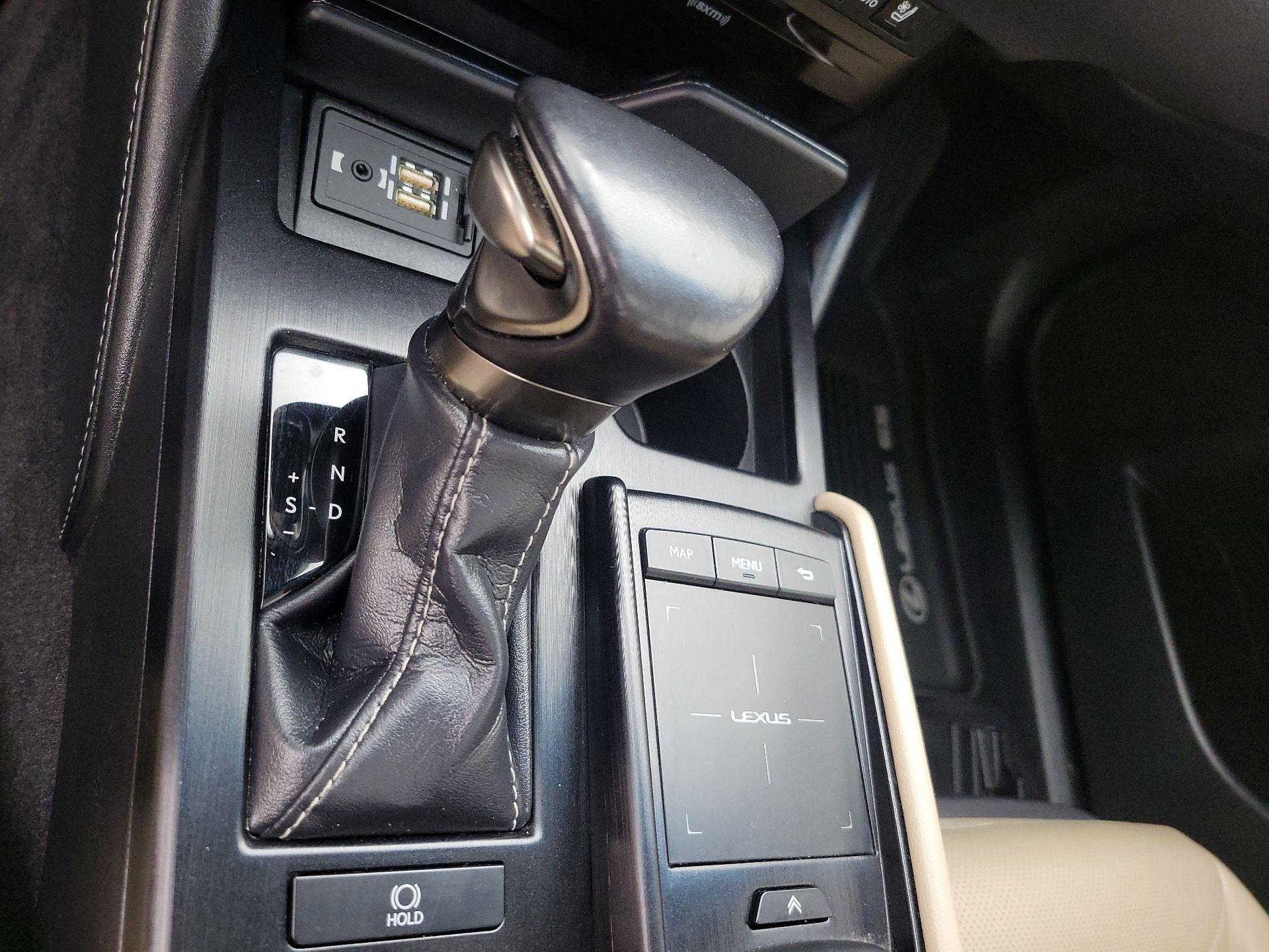 Thumbnail: 2019 Lexus ES - 18