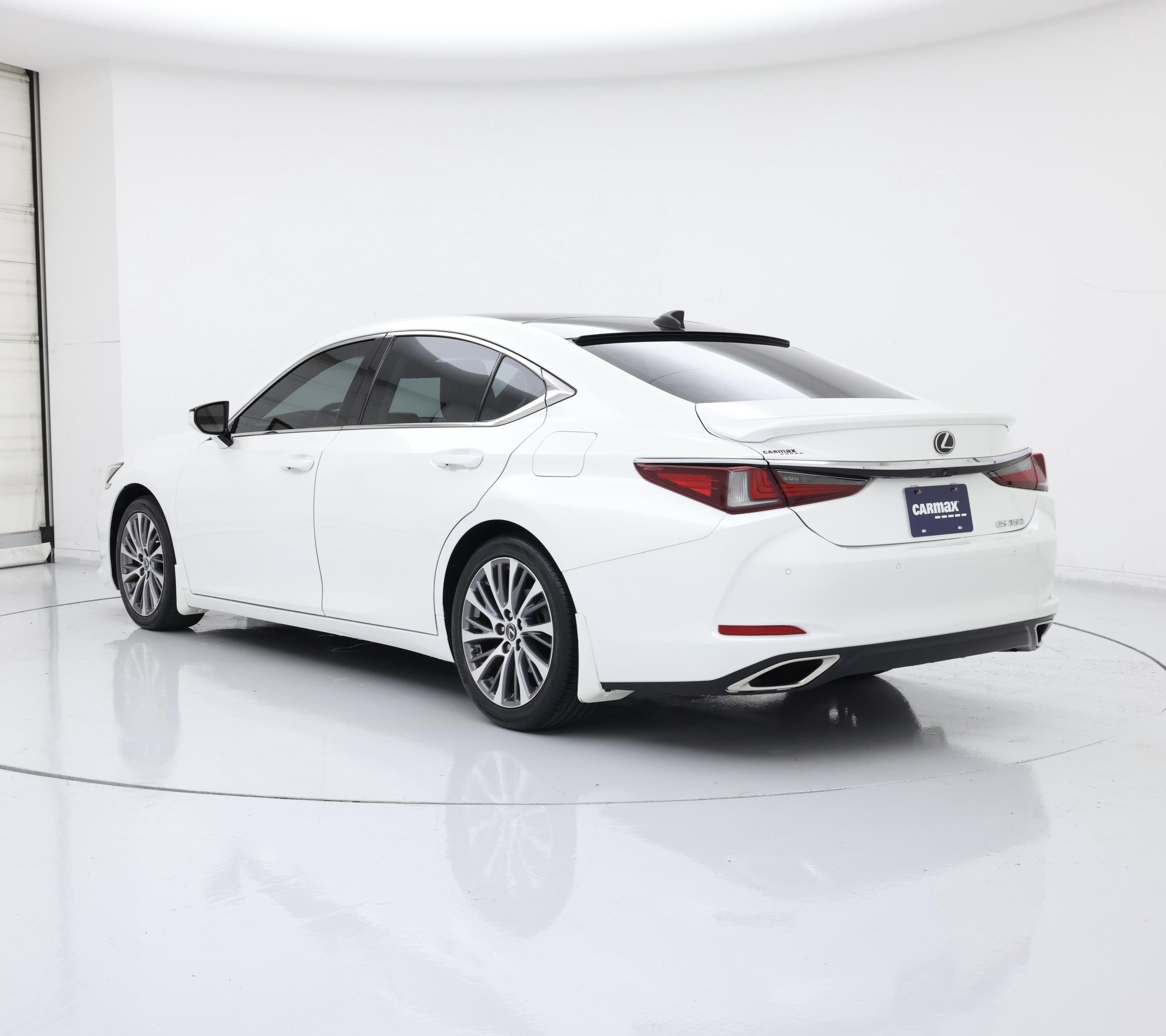 Thumbnail: 2019 Lexus ES - 2