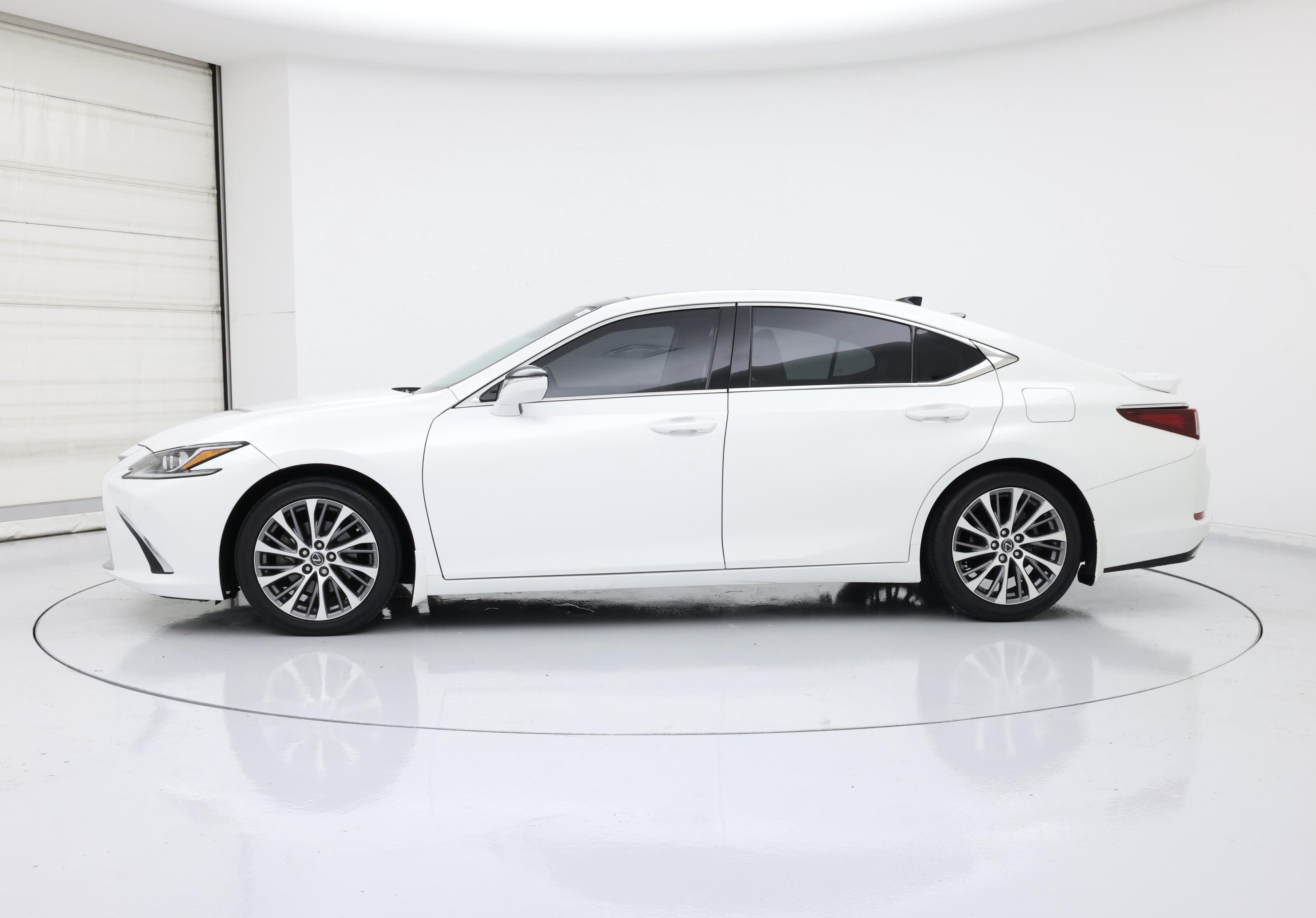 Thumbnail: 2019 Lexus ES - 3