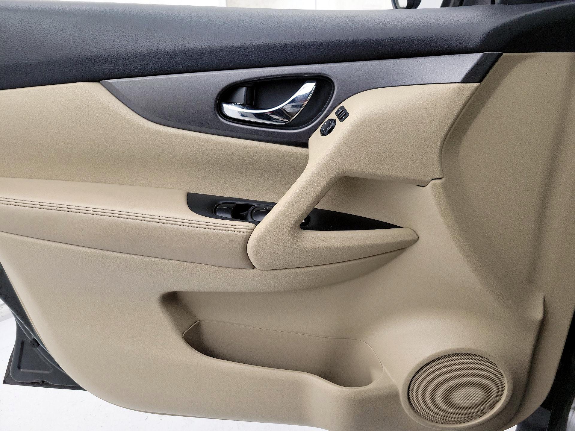 Thumbnail: 2016 Nissan Rogue - 12