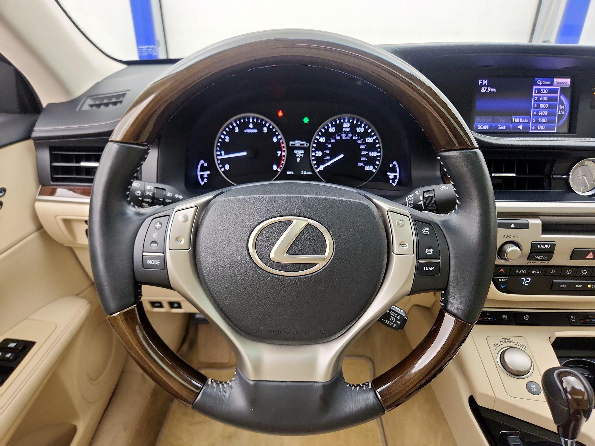Thumbnail: 2014 Lexus ES - 10