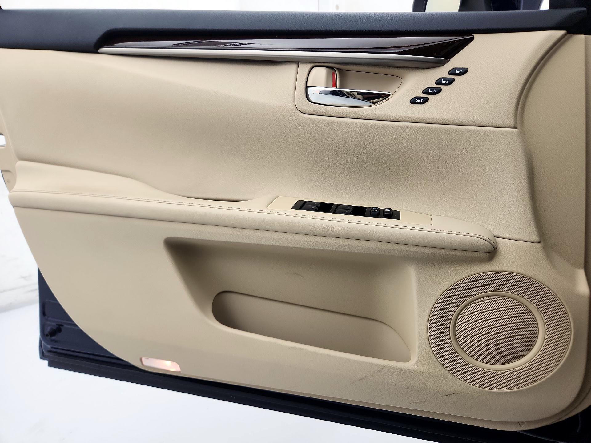 Thumbnail: 2014 Lexus ES - 12