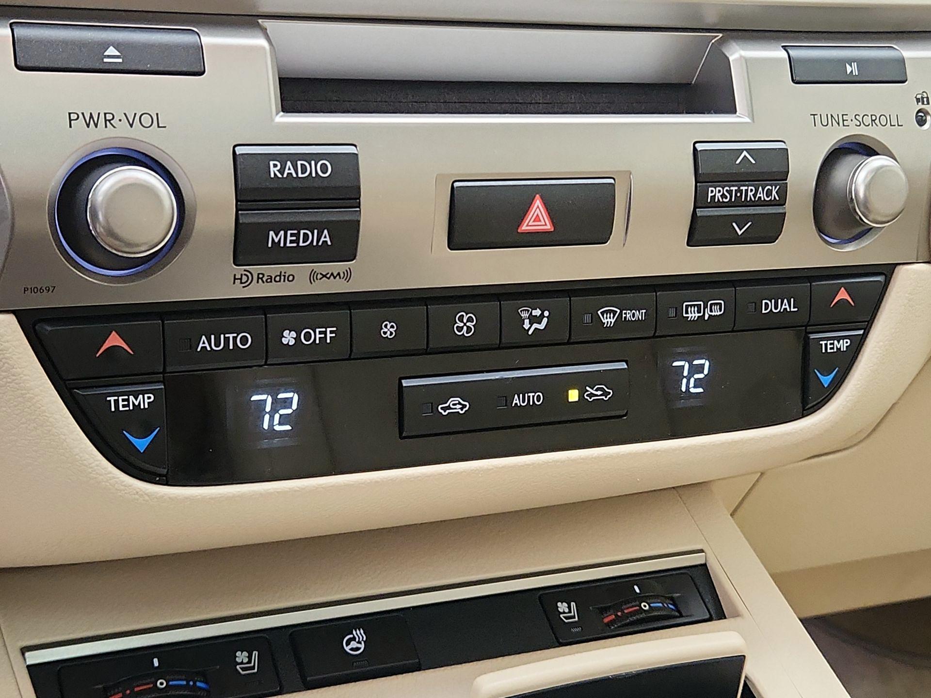 Thumbnail: 2014 Lexus ES - 16