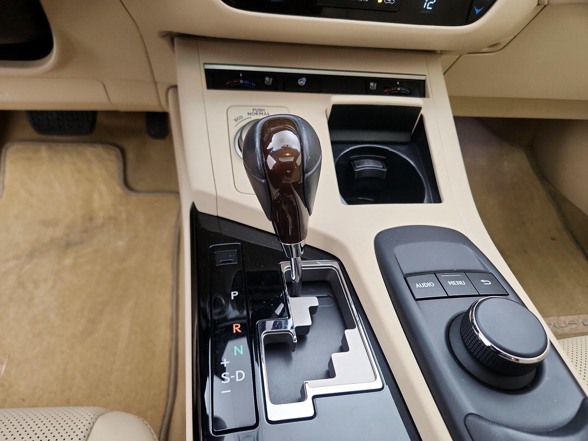 Thumbnail: 2014 Lexus ES - 17