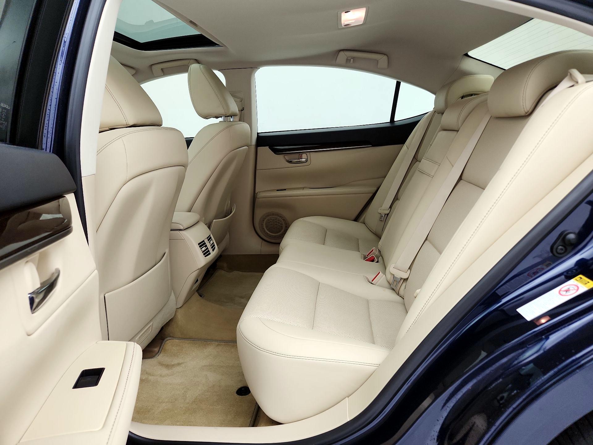 Thumbnail: 2014 Lexus ES - 20