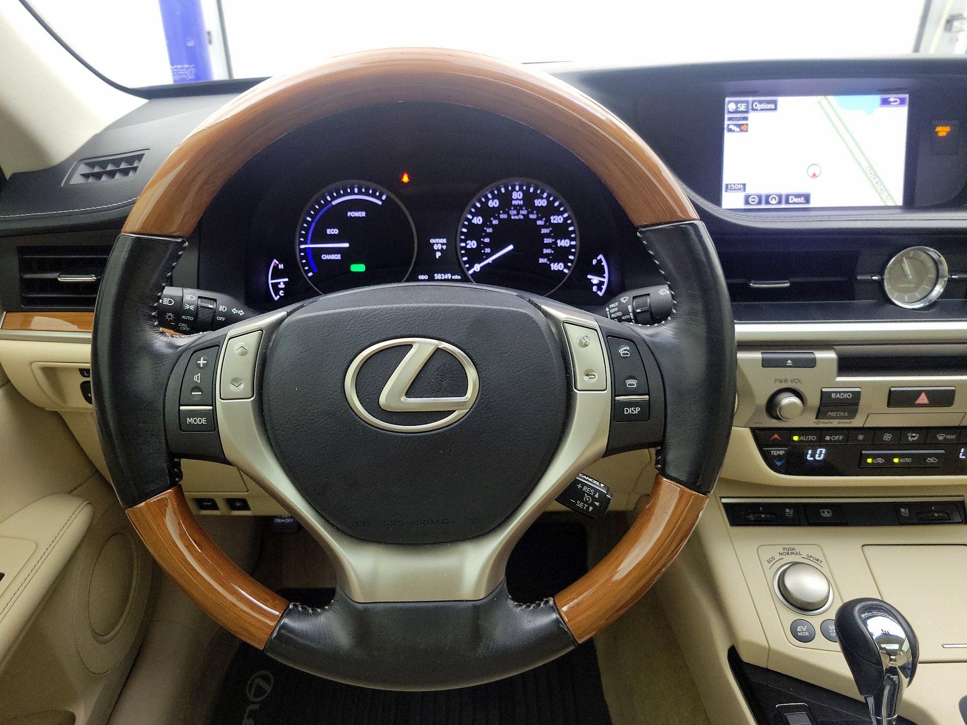 Thumbnail: 2015 Lexus ES - 10