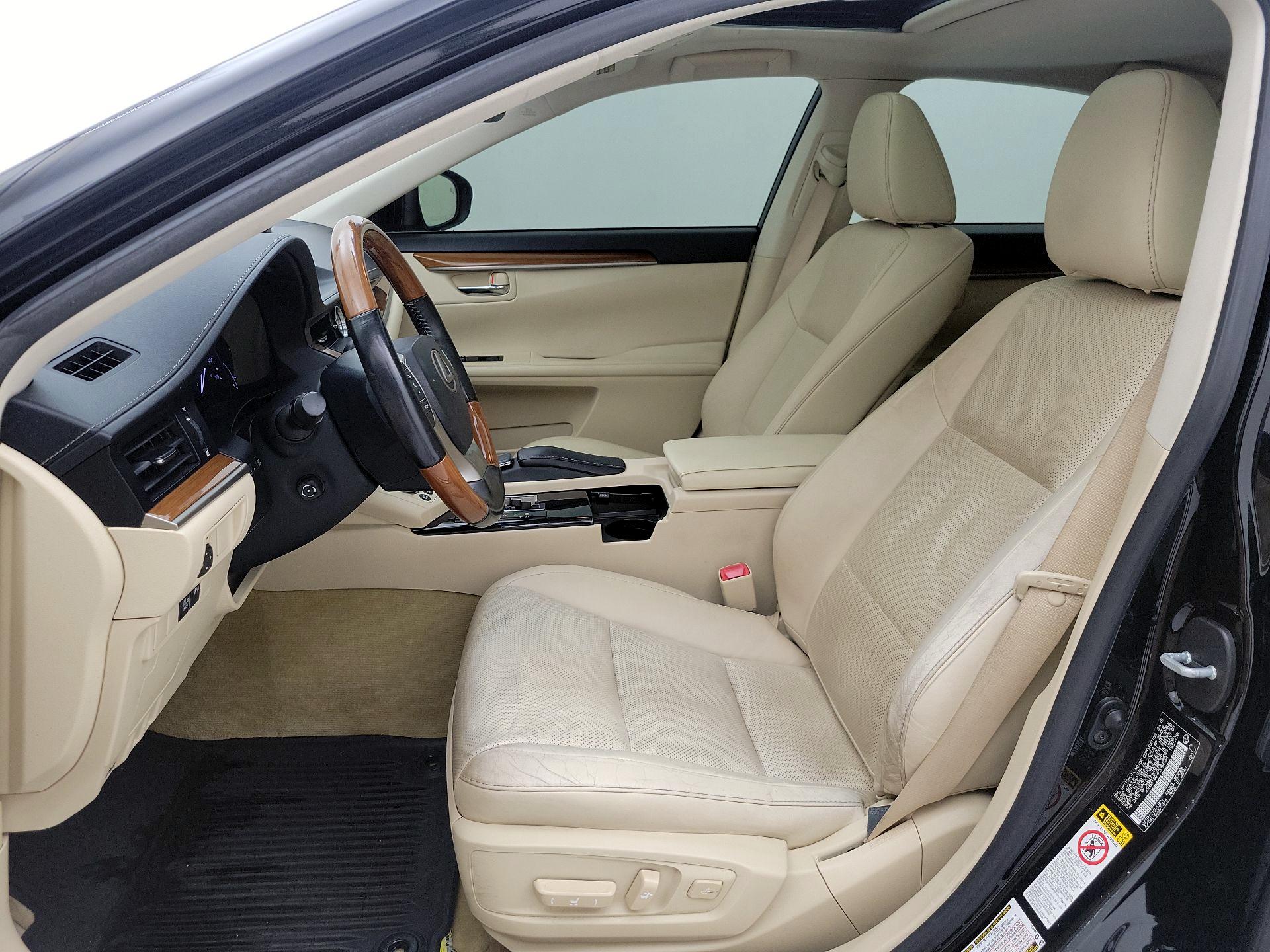 Thumbnail: 2015 Lexus ES - 11