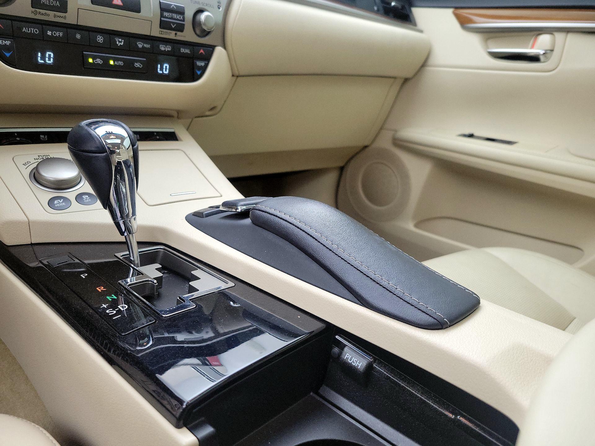 Thumbnail: 2015 Lexus ES - 18