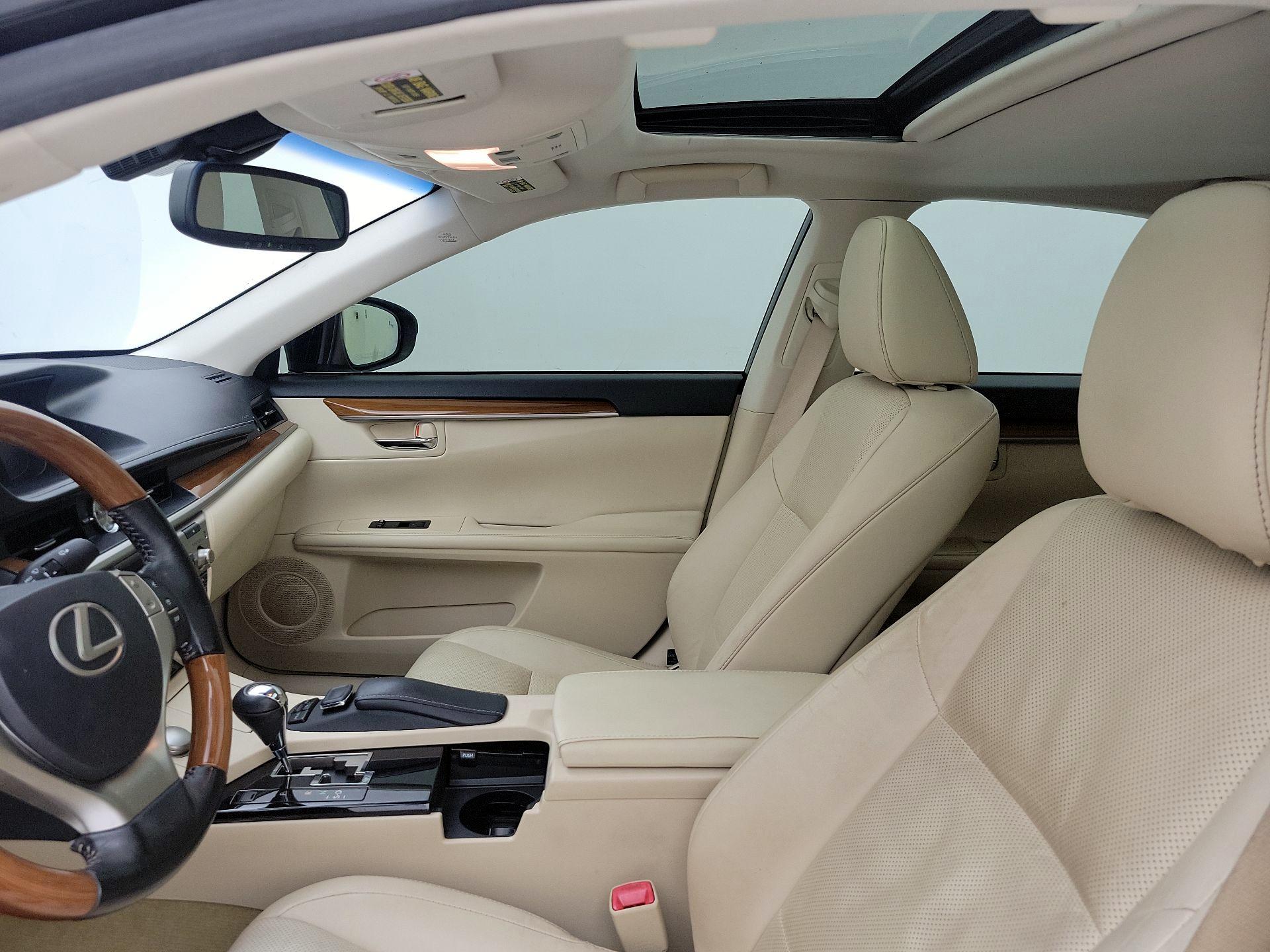 Thumbnail: 2015 Lexus ES - 20
