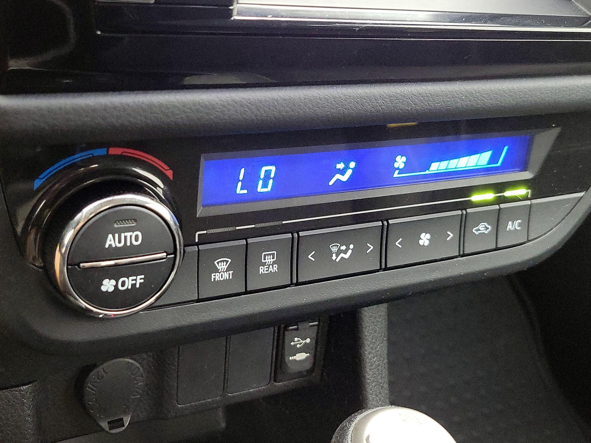 Thumbnail: 2016 Toyota Corolla - 16