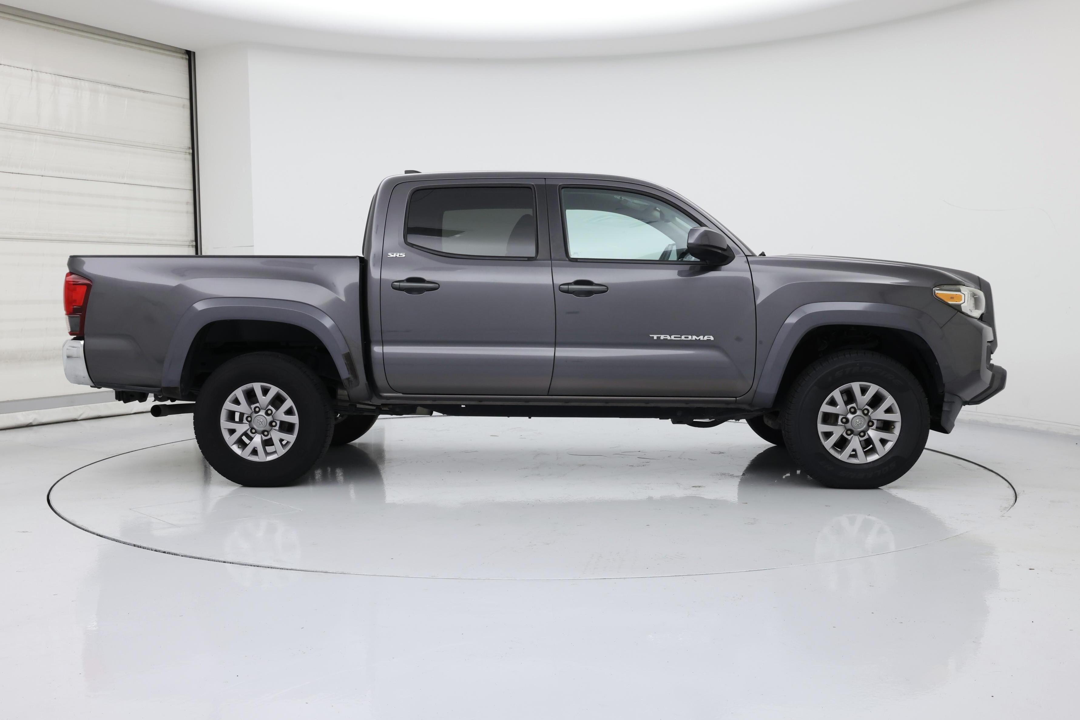 Thumbnail: 2018 Toyota Tacoma - 7
