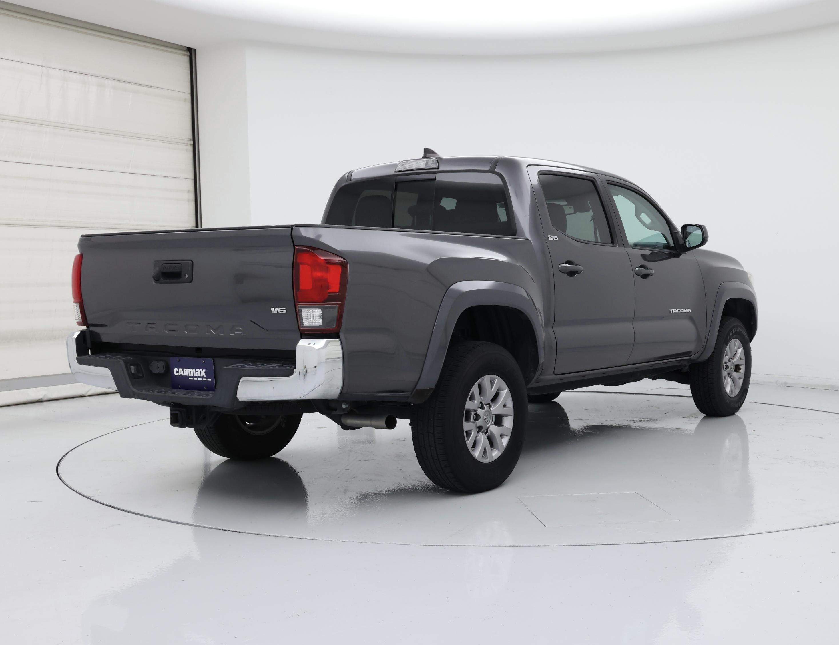 Thumbnail: 2018 Toyota Tacoma - 8