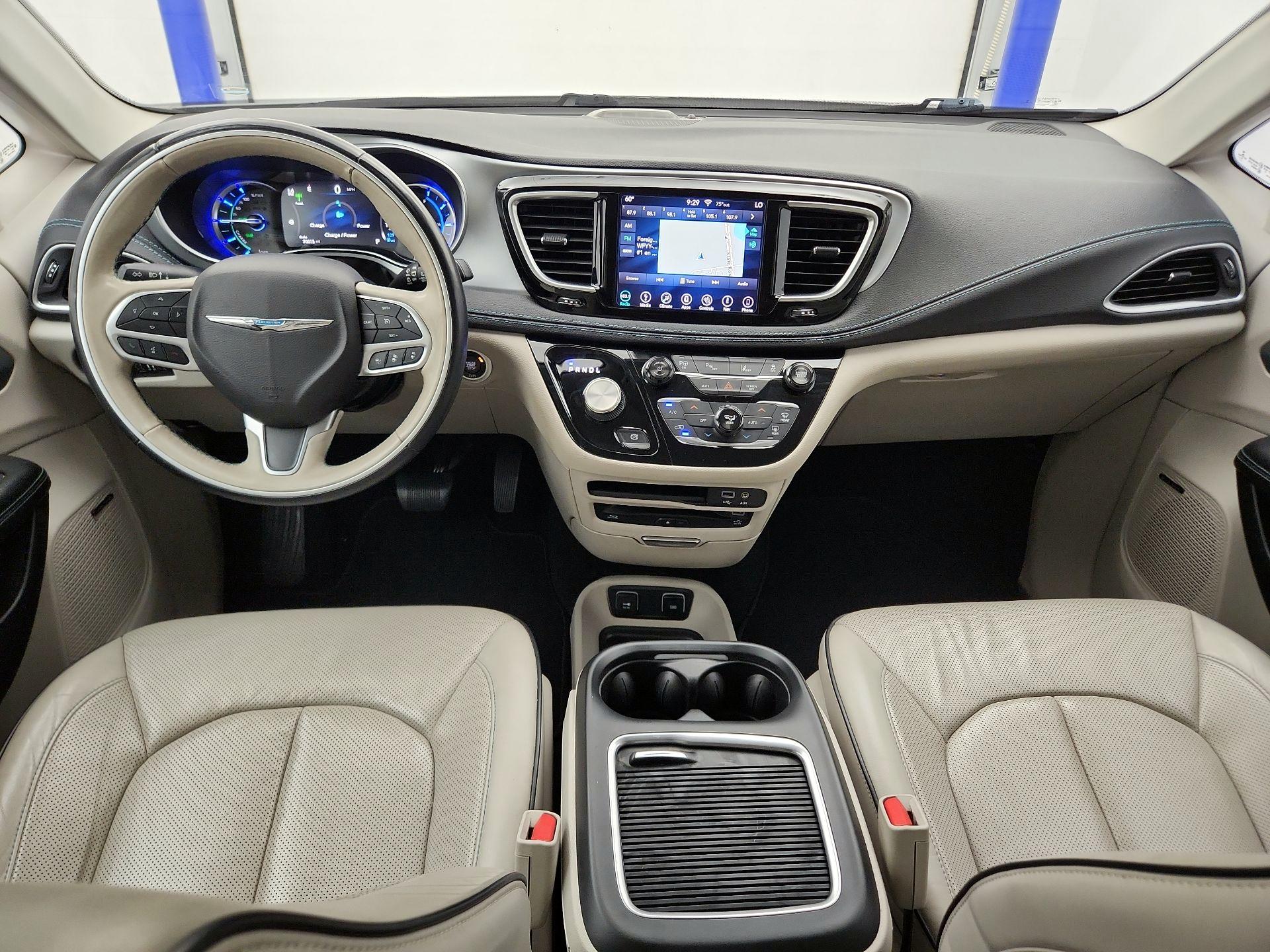Thumbnail: 2018 Chrysler Pacifica - 9