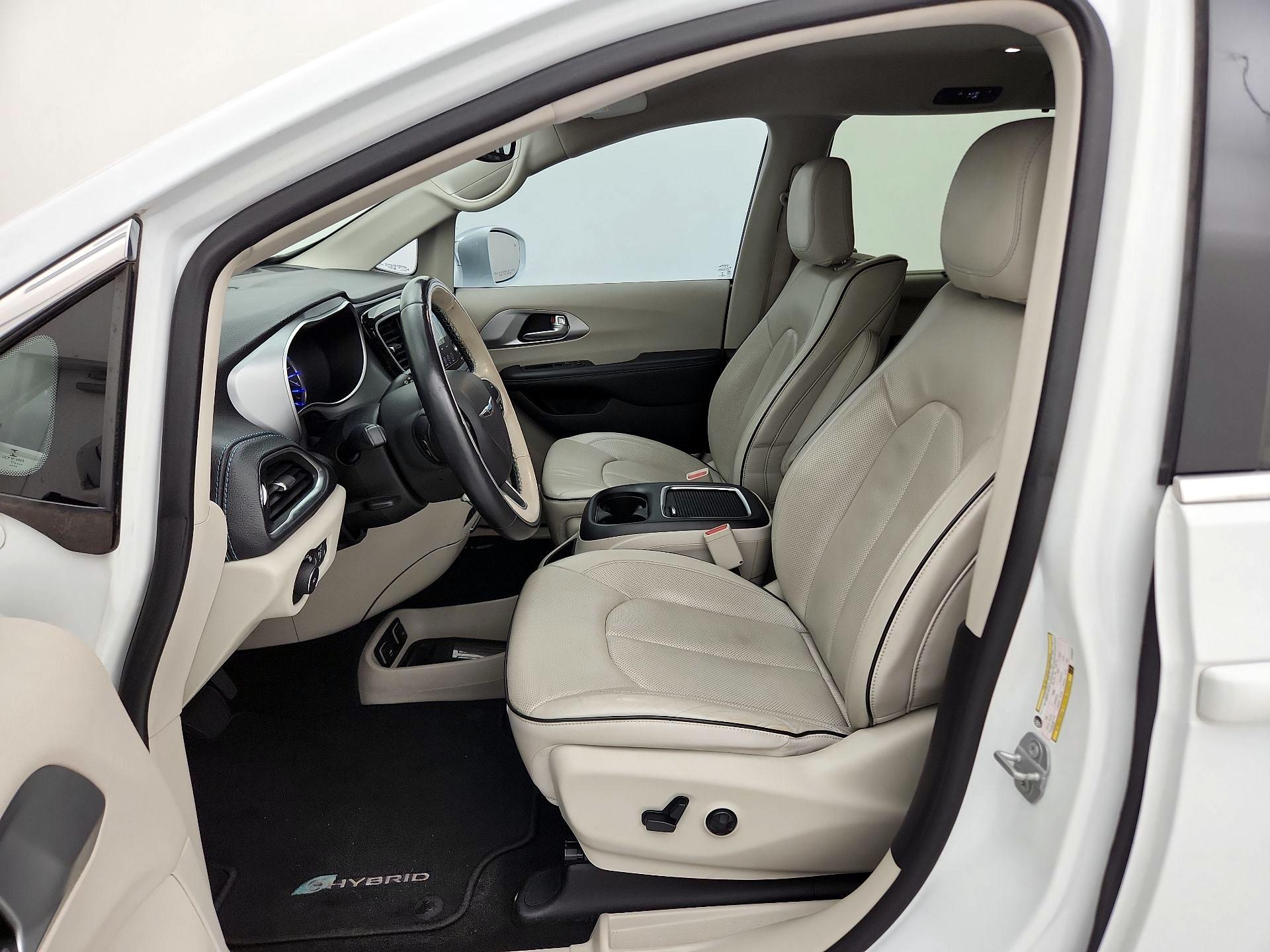 Thumbnail: 2018 Chrysler Pacifica - 11