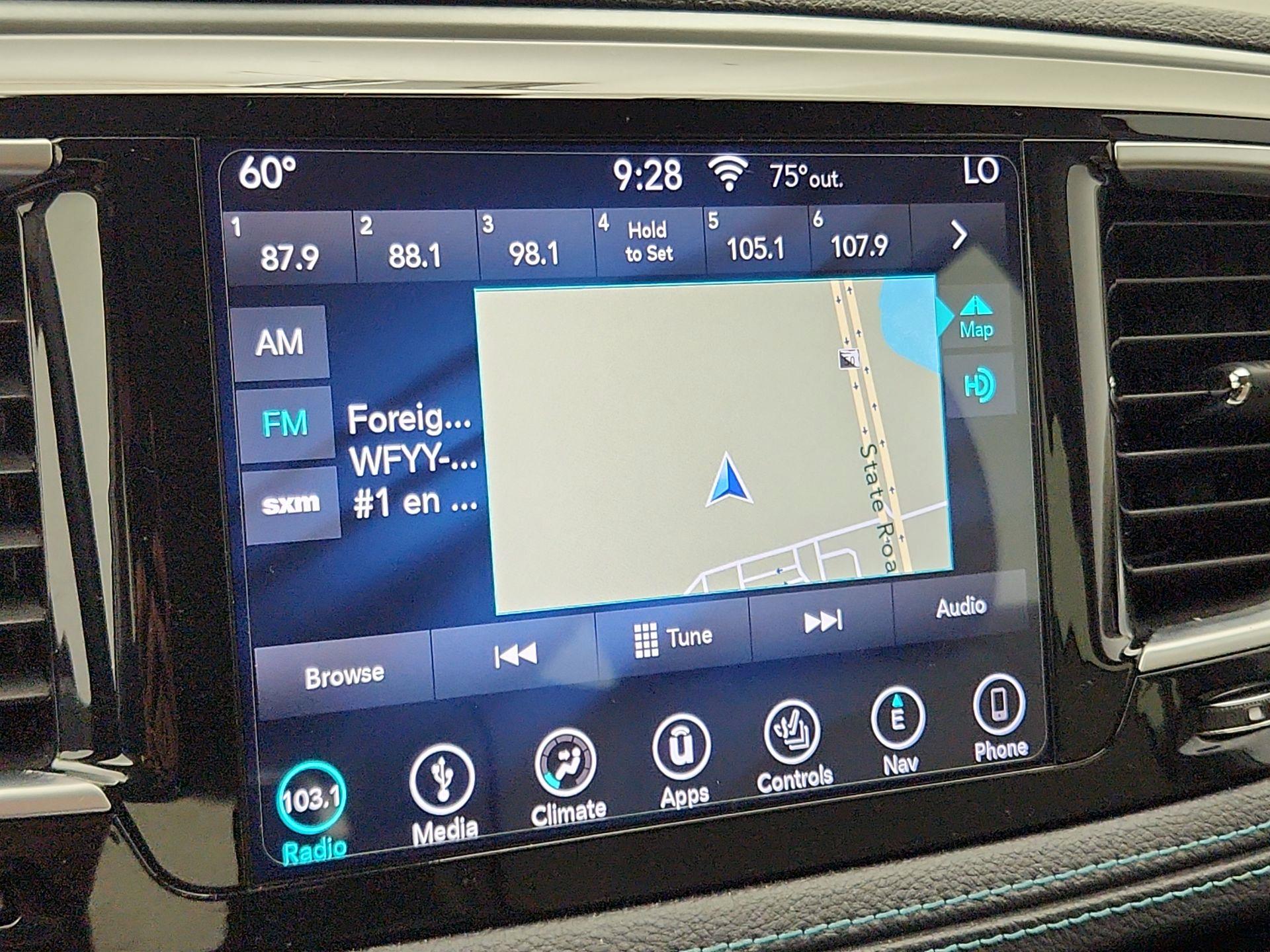 Thumbnail: 2018 Chrysler Pacifica - 16
