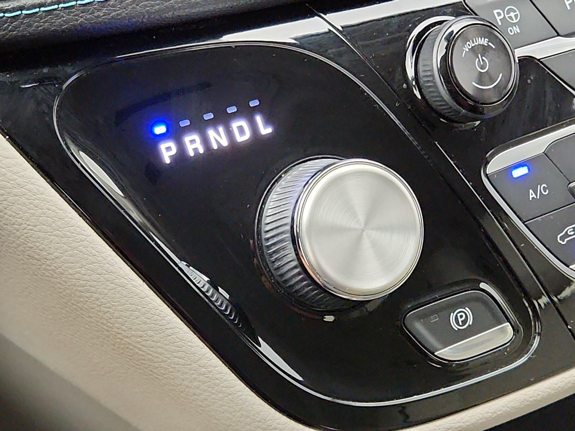 Thumbnail: 2018 Chrysler Pacifica - 18