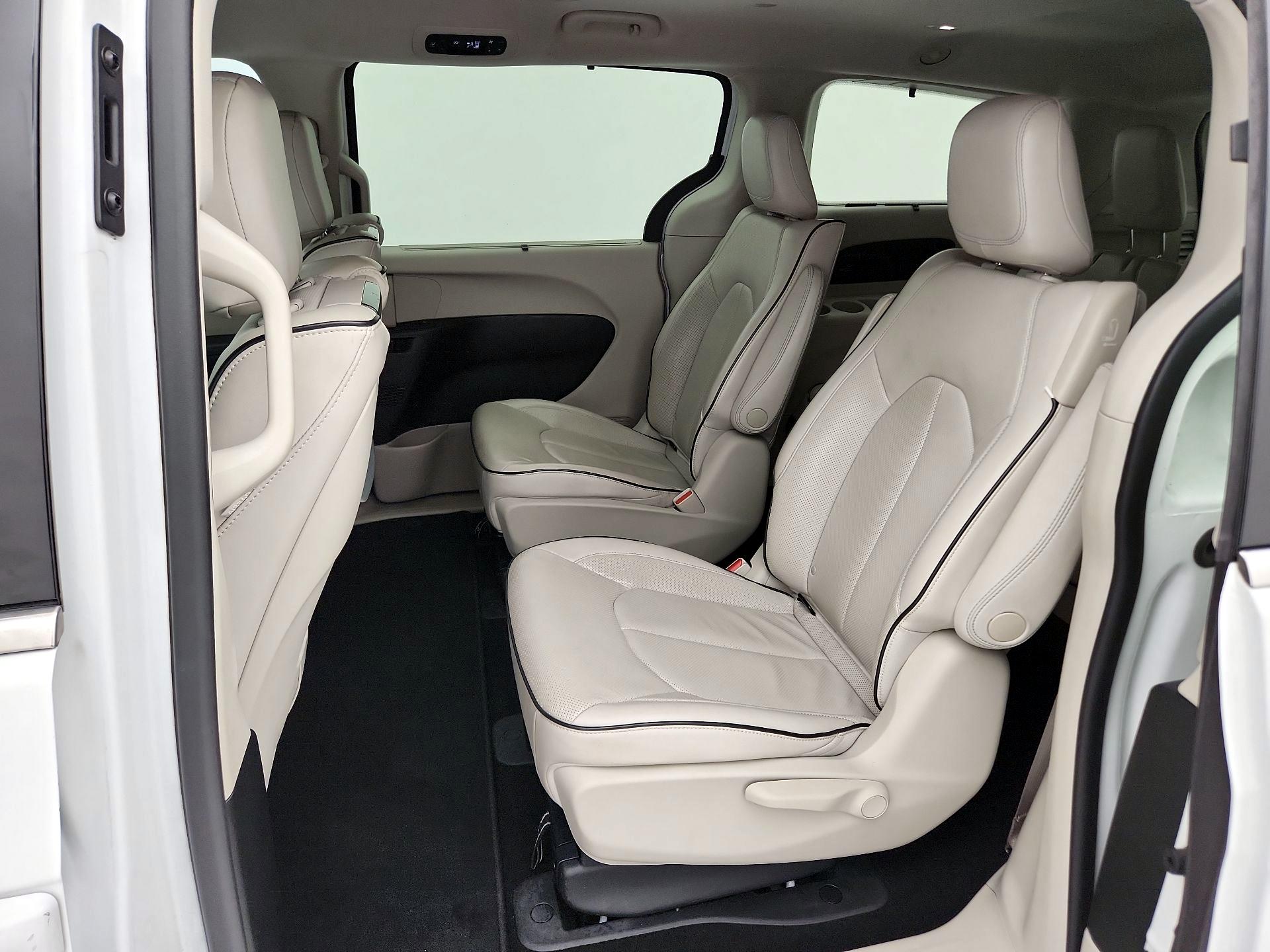 Thumbnail: 2018 Chrysler Pacifica - 20