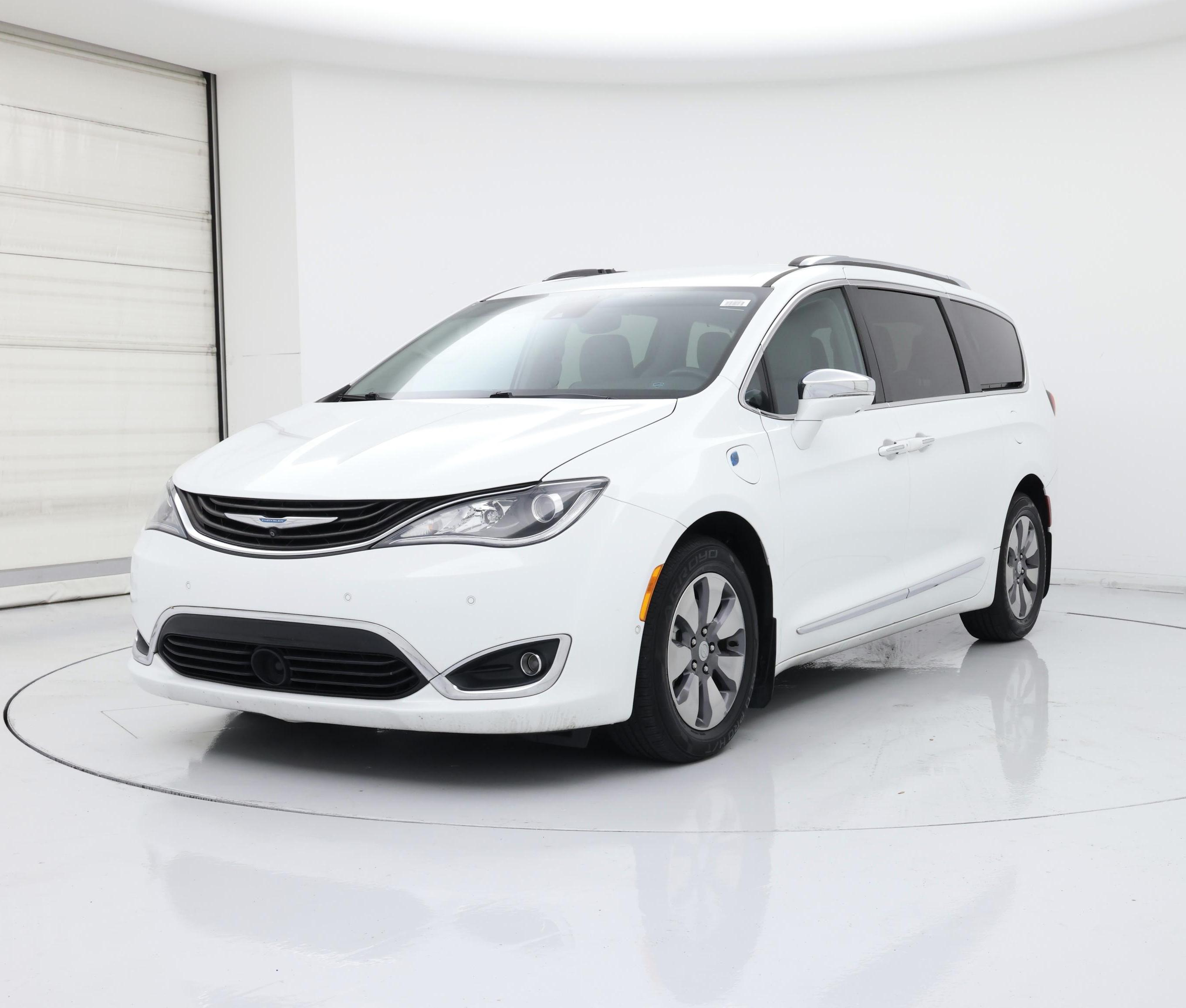 Thumbnail: 2018 Chrysler Pacifica - 4