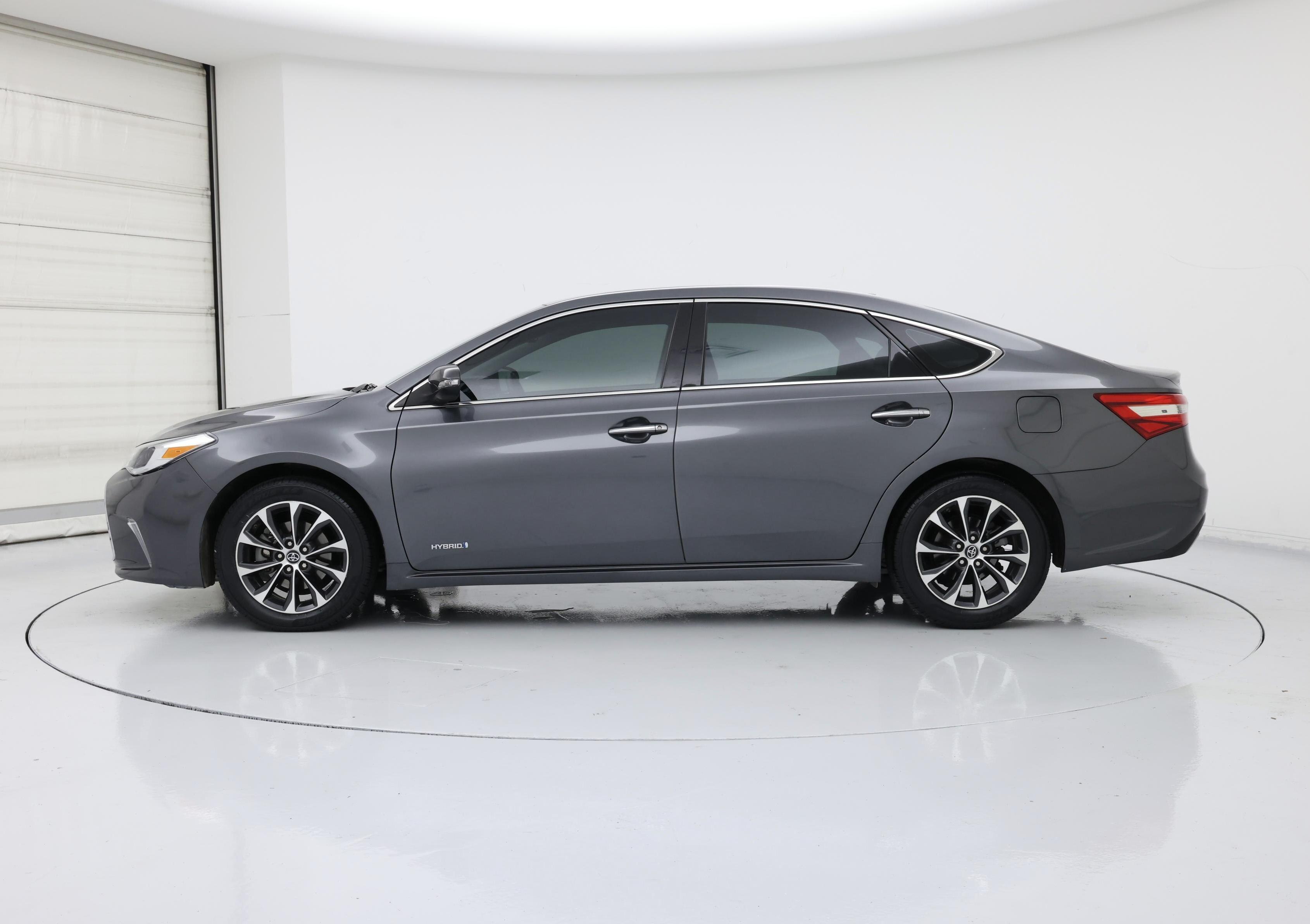 Thumbnail: 2016 Toyota Avalon - 3