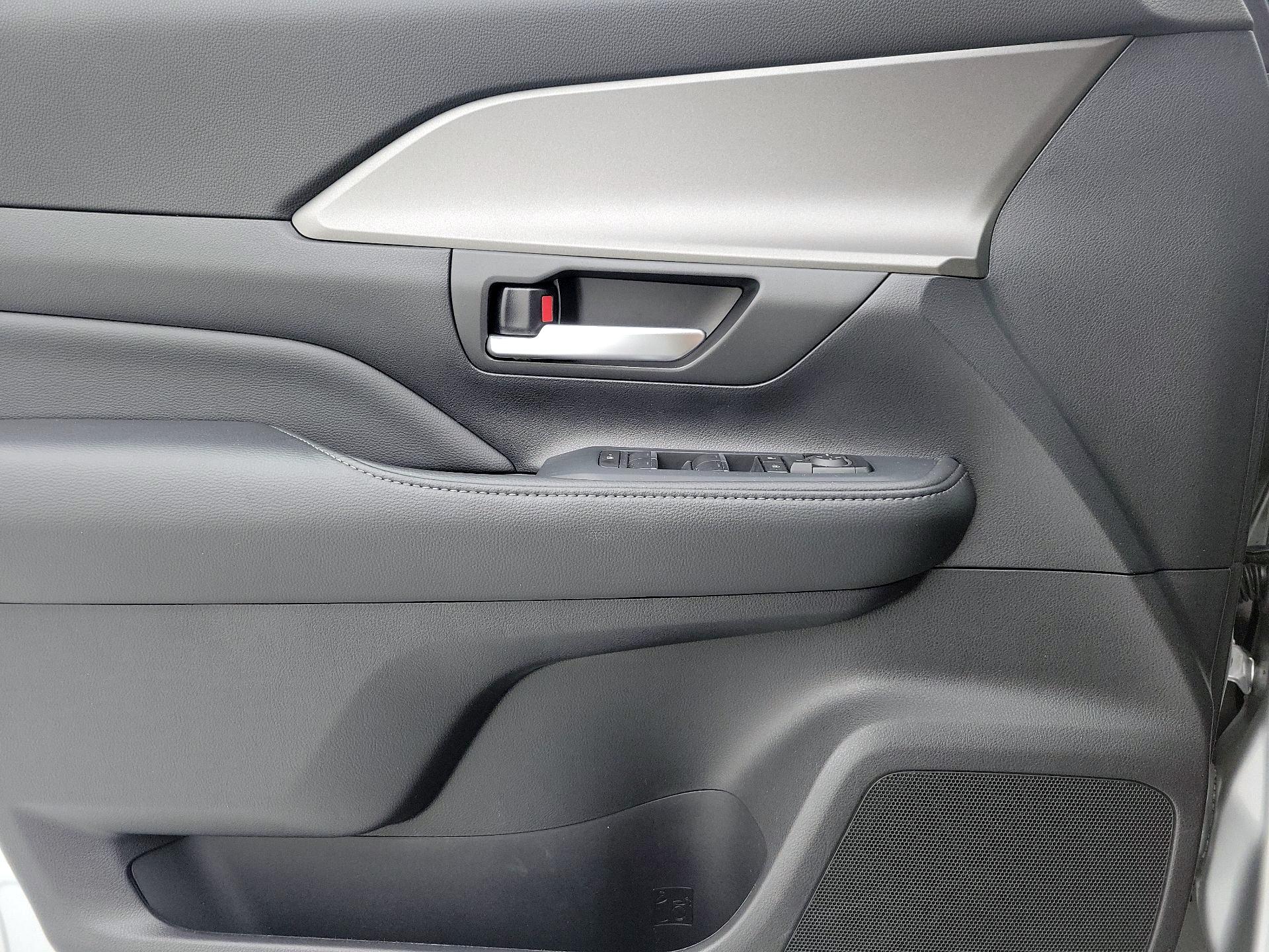 Thumbnail: 2025 Toyota Highlander - 12