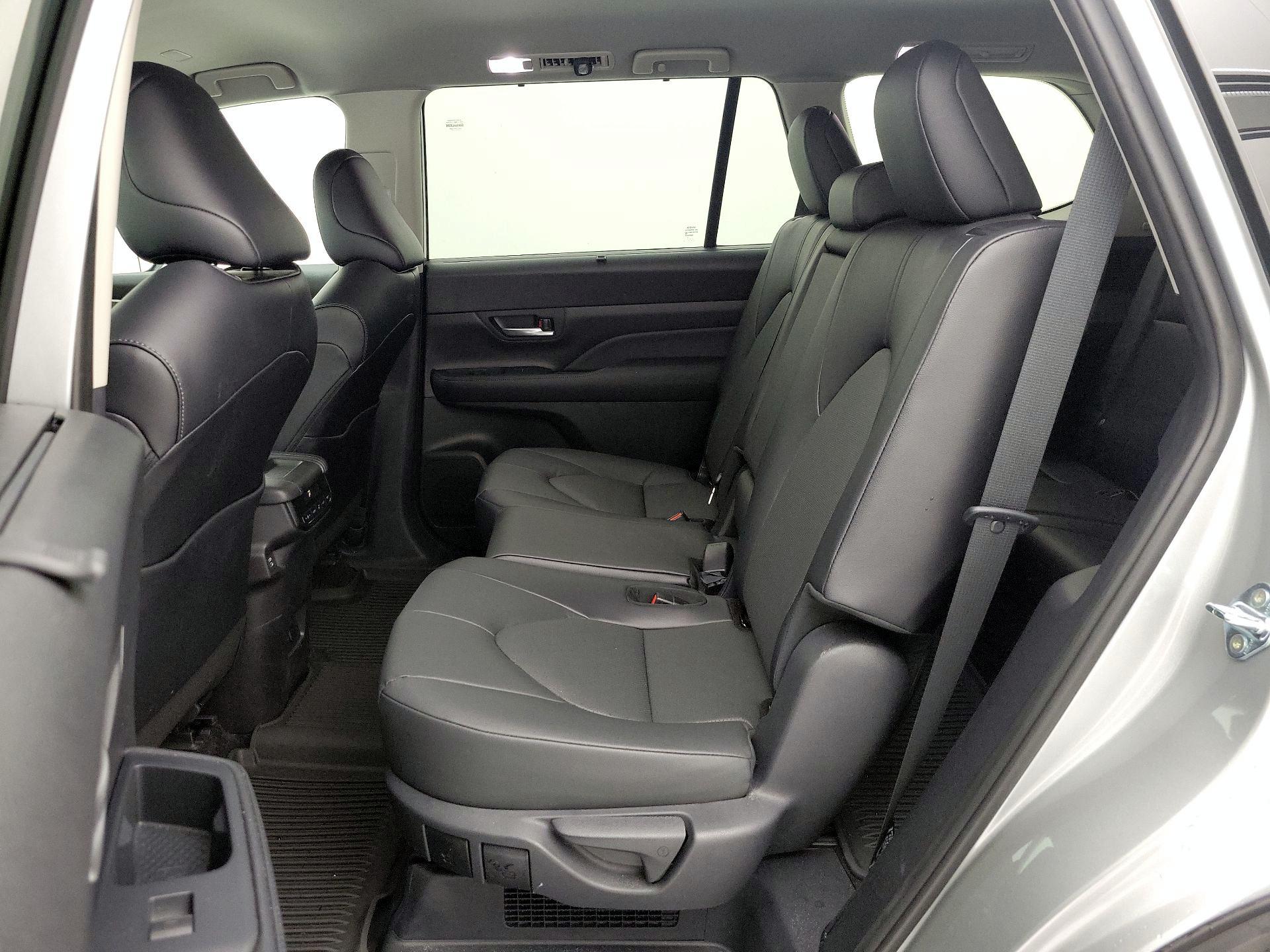 Thumbnail: 2025 Toyota Highlander - 19