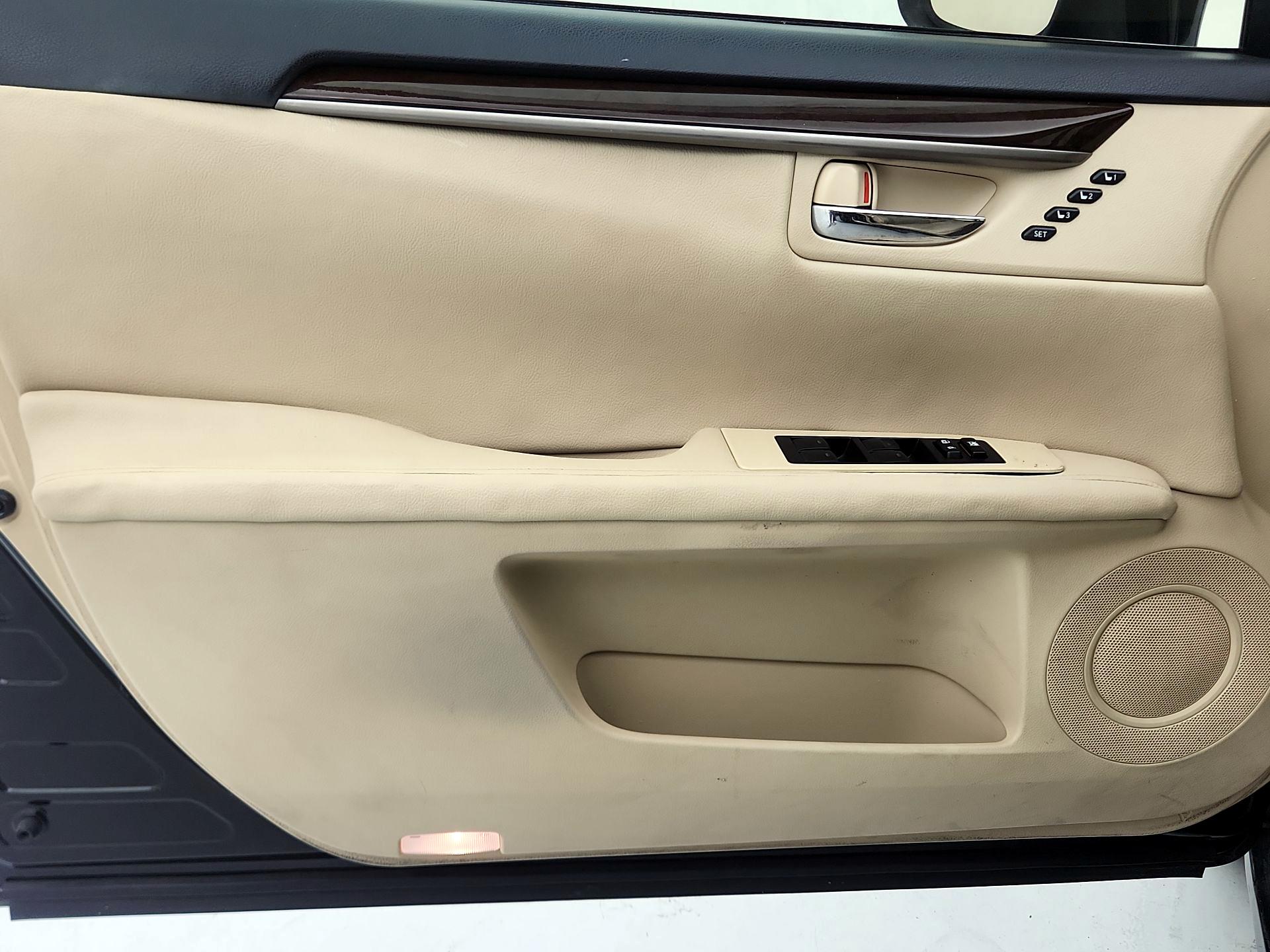 Thumbnail: 2014 Lexus ES - 12