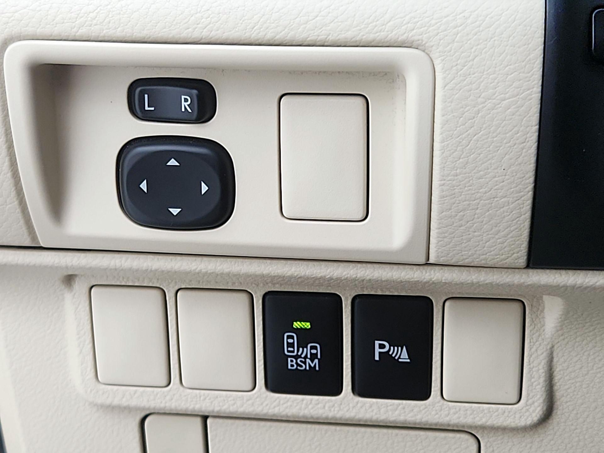 Thumbnail: 2014 Lexus ES - 13