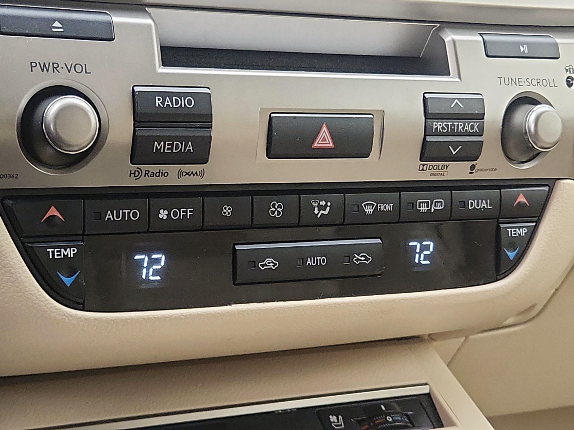 Thumbnail: 2014 Lexus ES - 17